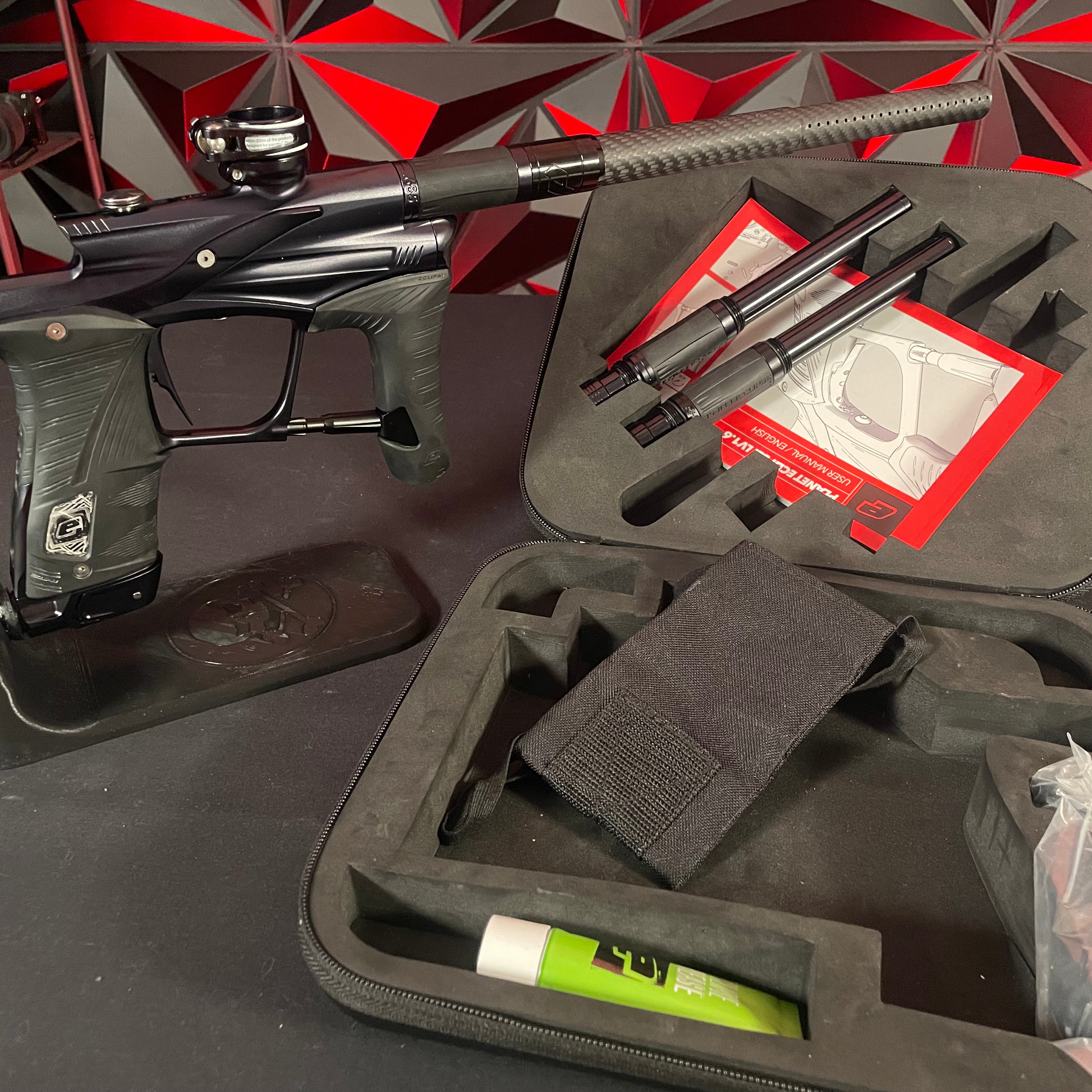 Used Planet Eclipse LV1.6 Paintball Gun - Midnight w/ 3 FL Inserts and Carbon Fiber Tip