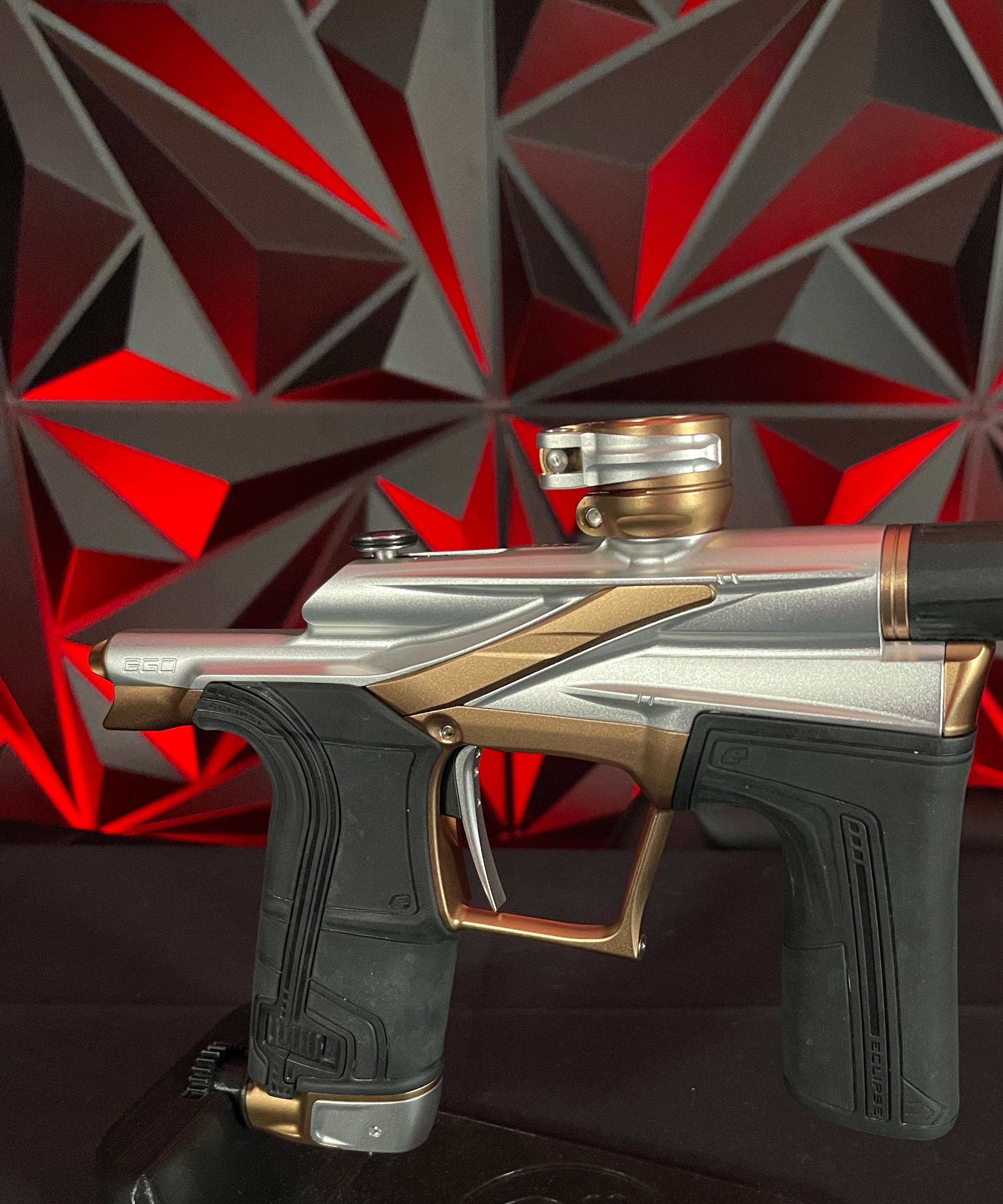 Used Planet Eclipse LV2 Paintball Gun - Silver/Bronze w/ 2 Inserts