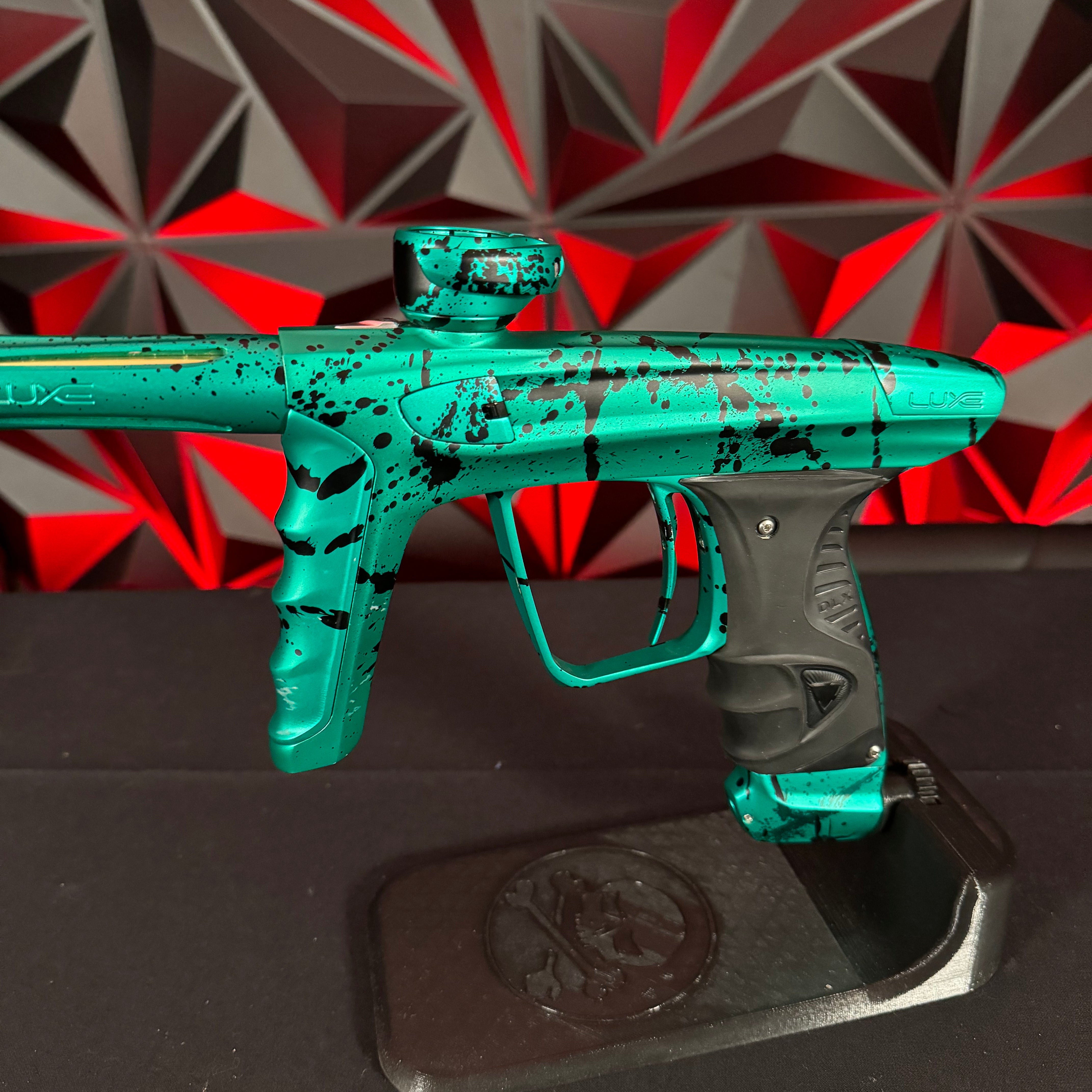 Used DLX Luxe X Paintball Gun - Green Splash