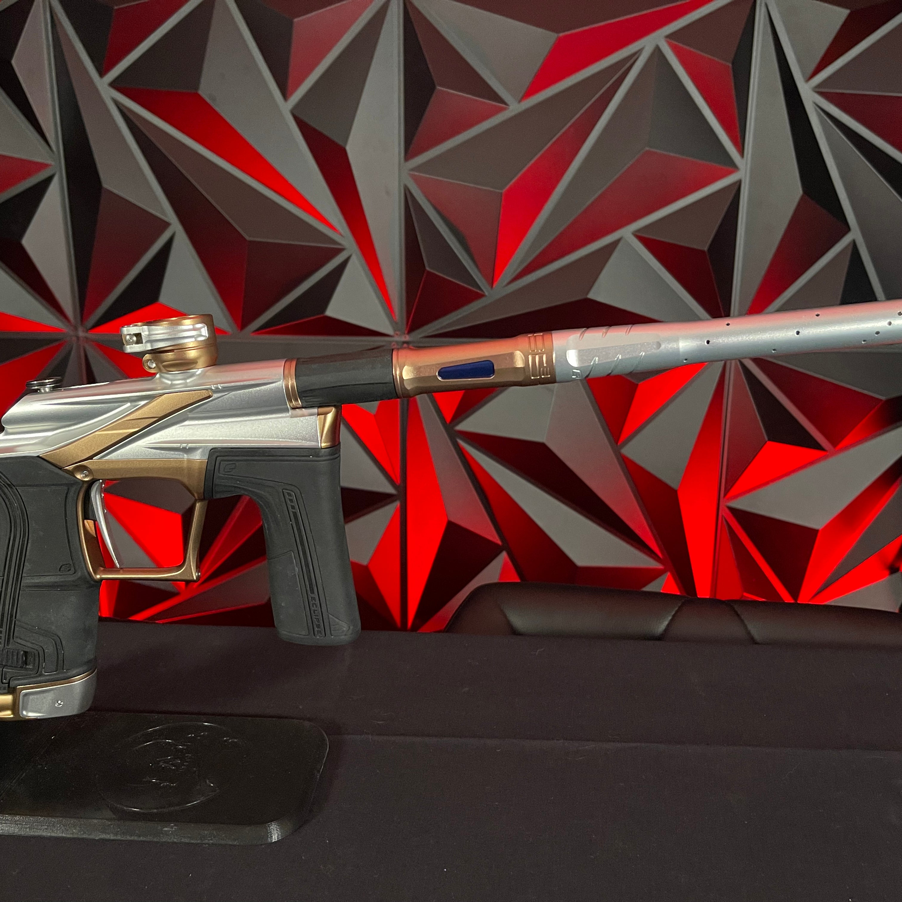 Used Planet Eclipse LV2 Paintball Gun - Silver/Bronze w/ 2 Inserts