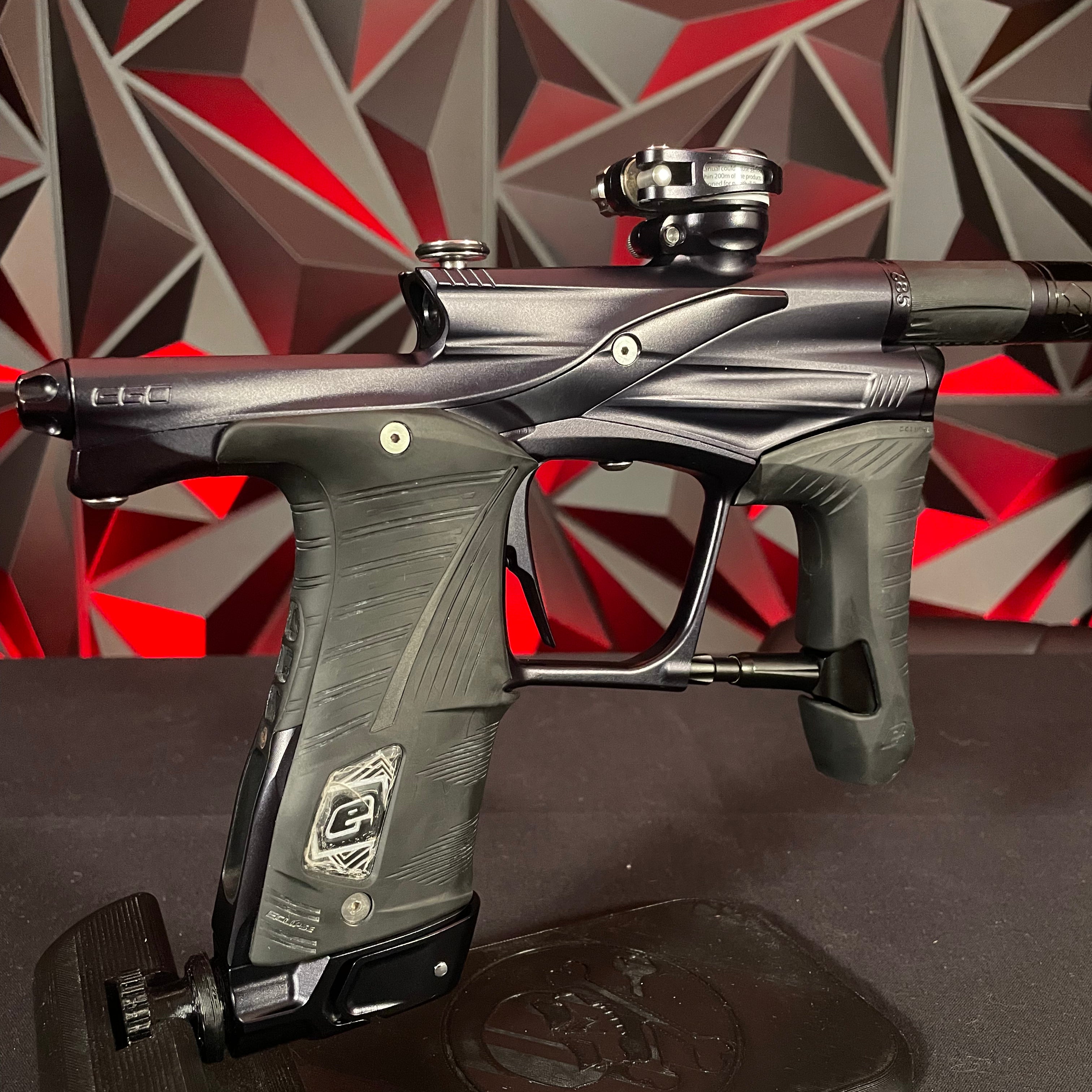 Used Planet Eclipse LV1.6 Paintball Gun - Midnight w/ 3 FL Inserts and Carbon Fiber Tip