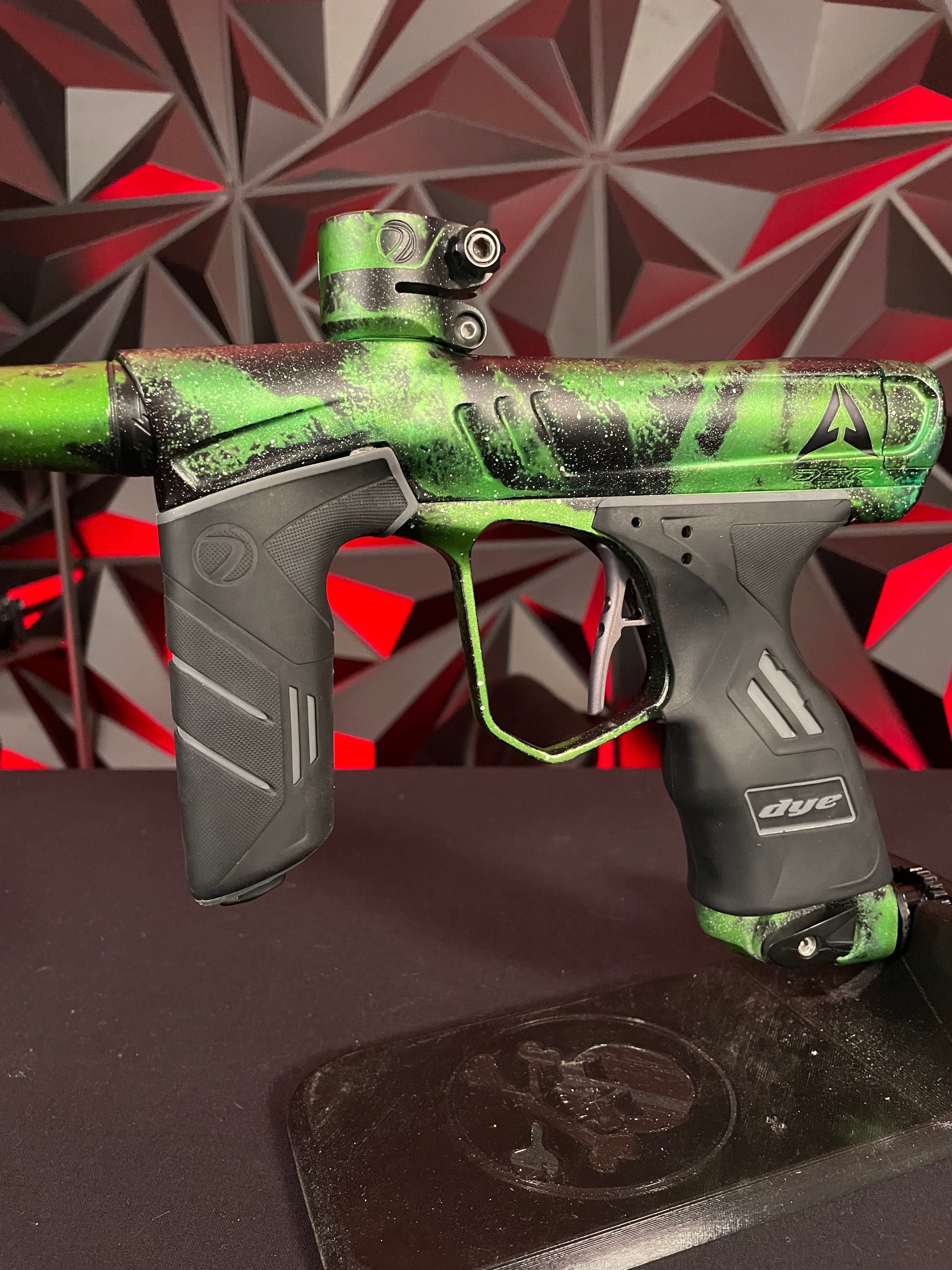 Used Dye DSR+ Paintball Marker - LE LVL Up w/IM Pro Kit