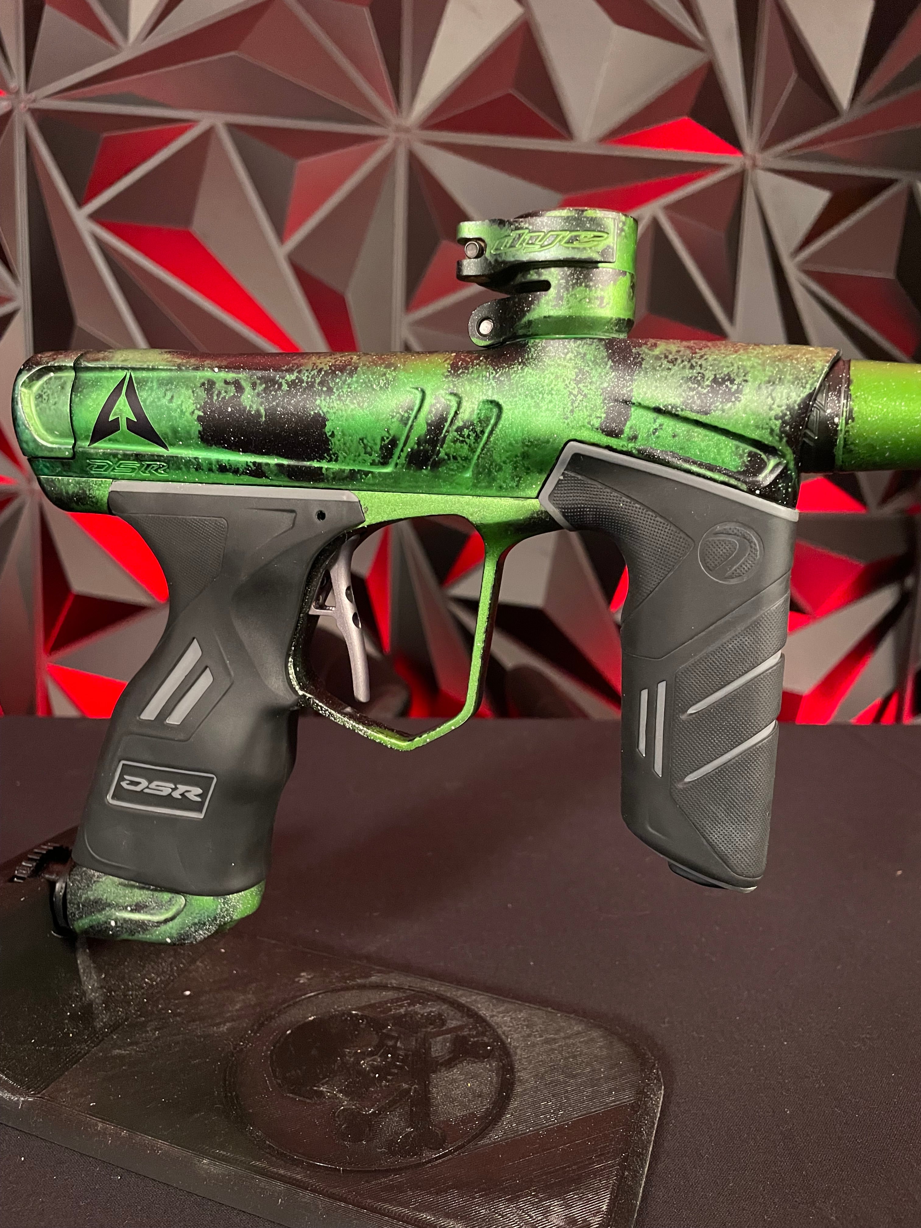 Used Dye DSR+ Paintball Marker - LE LVL Up w/IM Pro Kit
