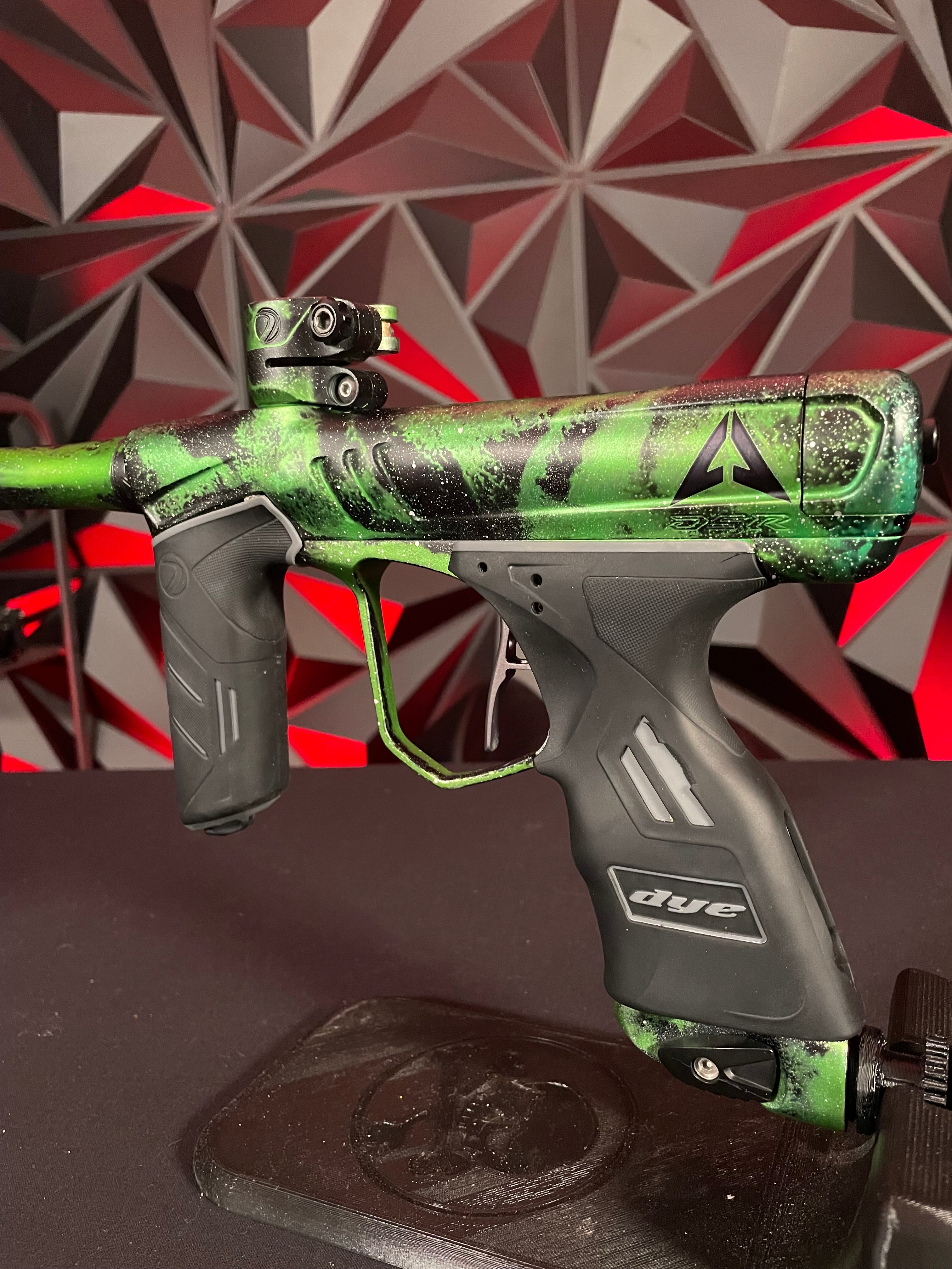 Used Dye DSR+ Paintball Marker - LE LVL Up w/IM Pro Kit