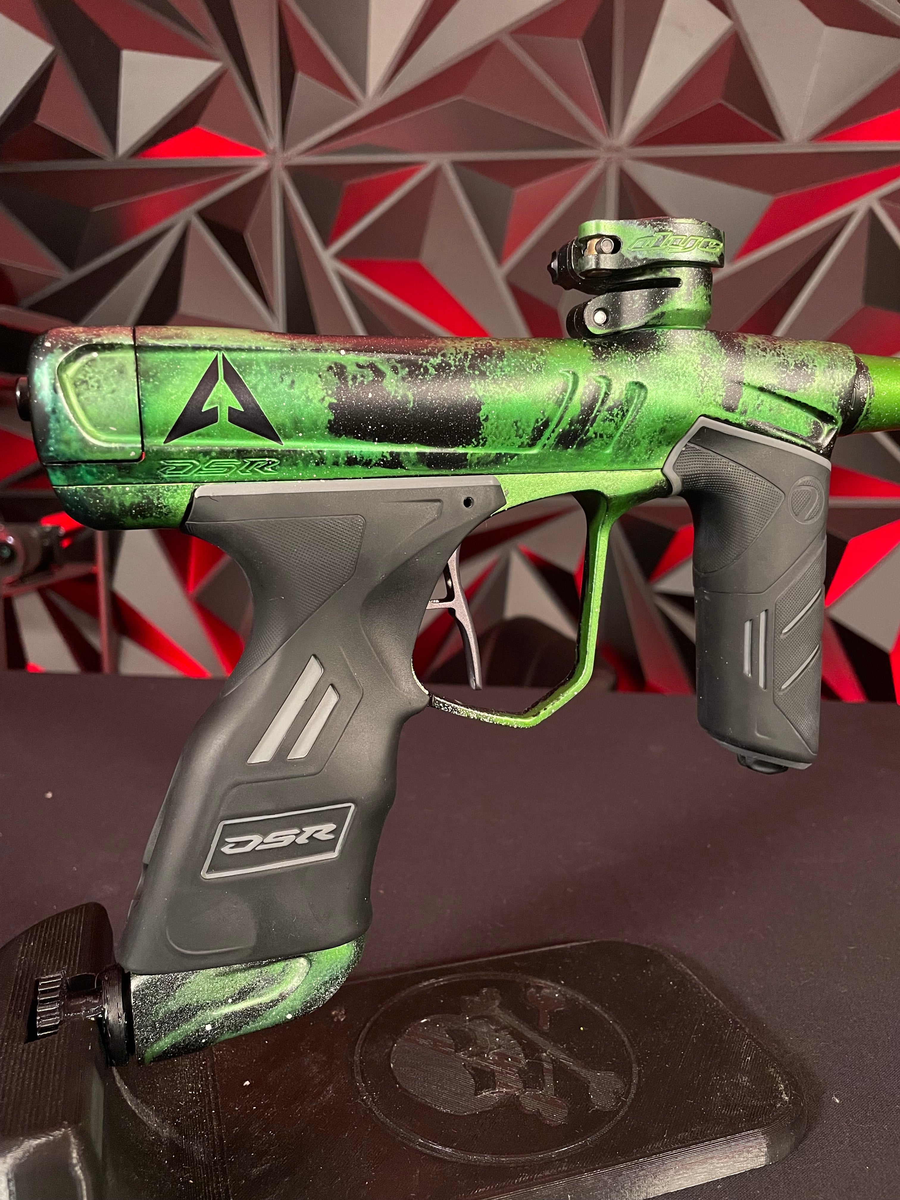 Used Dye DSR+ Paintball Marker - LE LVL Up w/IM Pro Kit