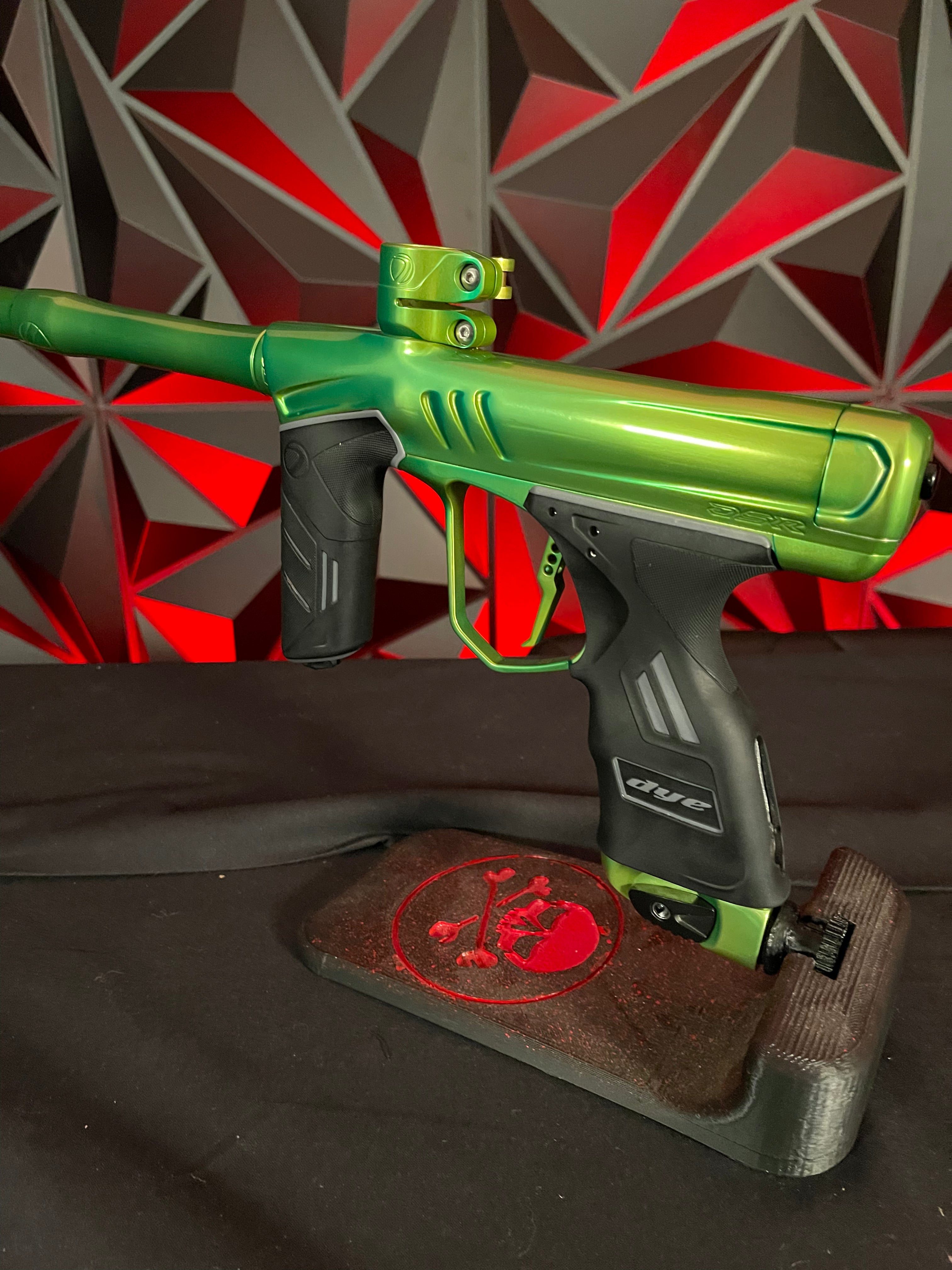 Used Dye DSR+ Paintball Gun - LVL Up Chromatic Green 1 of 1 Anno w/ IM Pro Kit