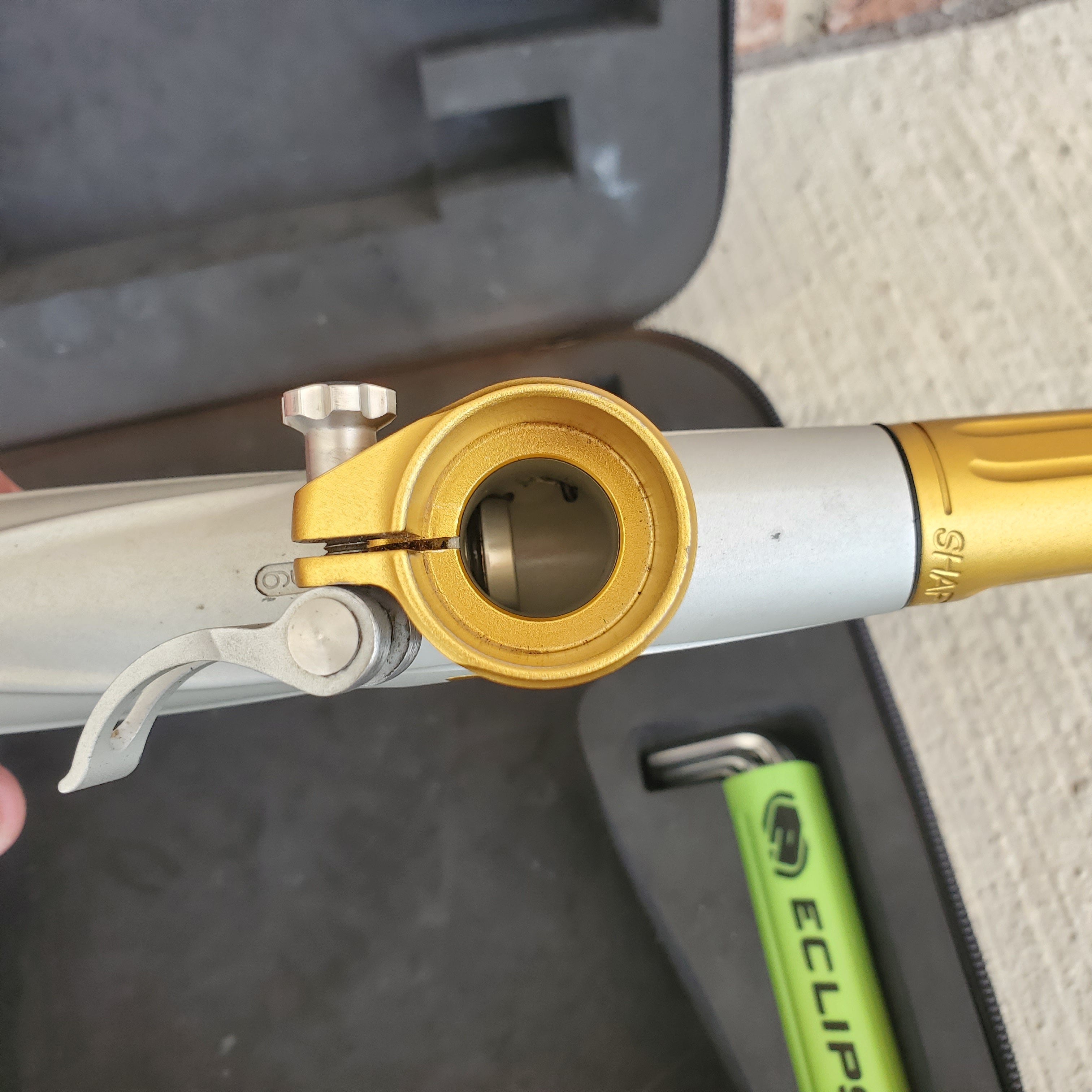 Used Planet Eclipse Geo 2 Paintball Gun W/ IV Core - White / Gold