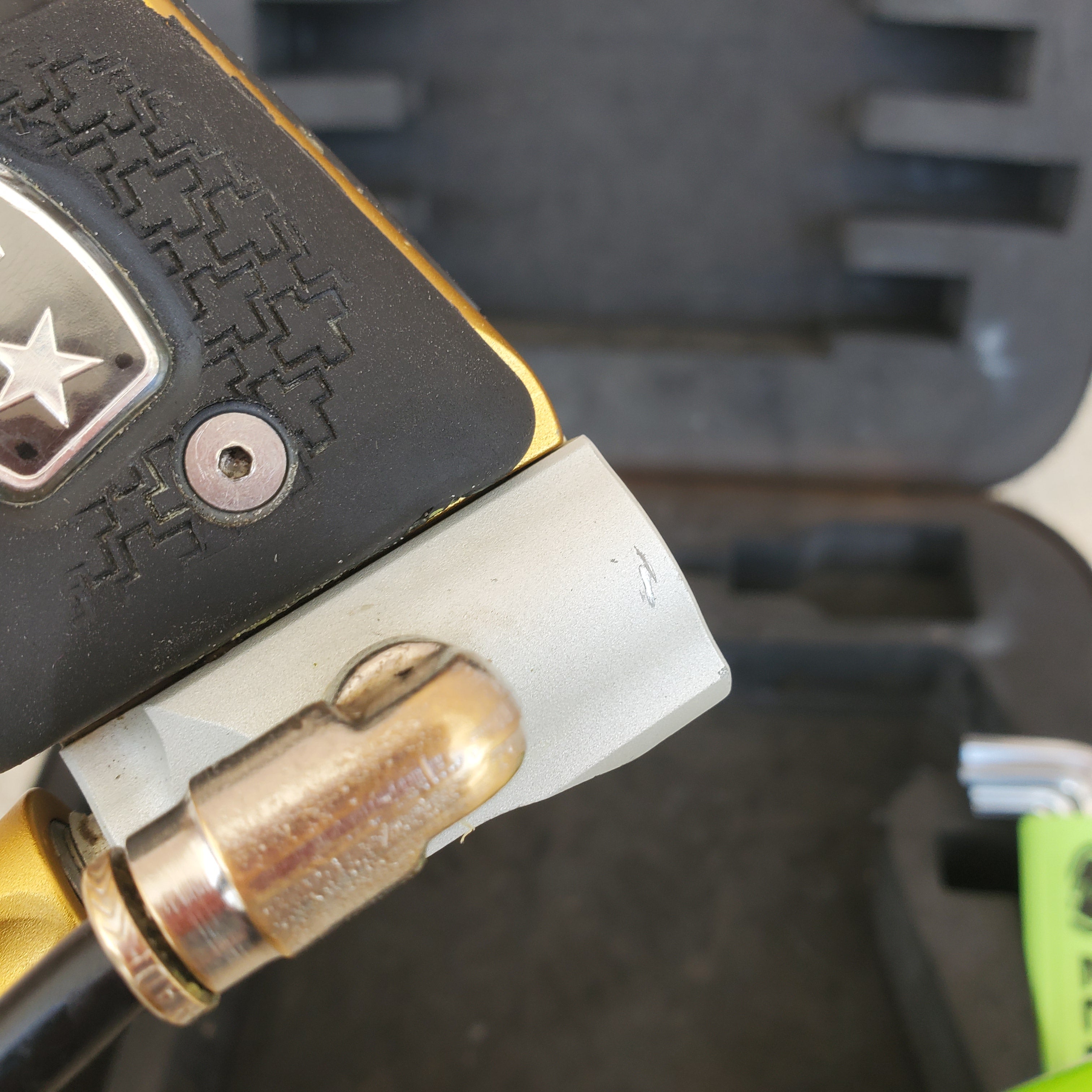 Used Planet Eclipse Geo 2 Paintball Gun W/ IV Core - White / Gold