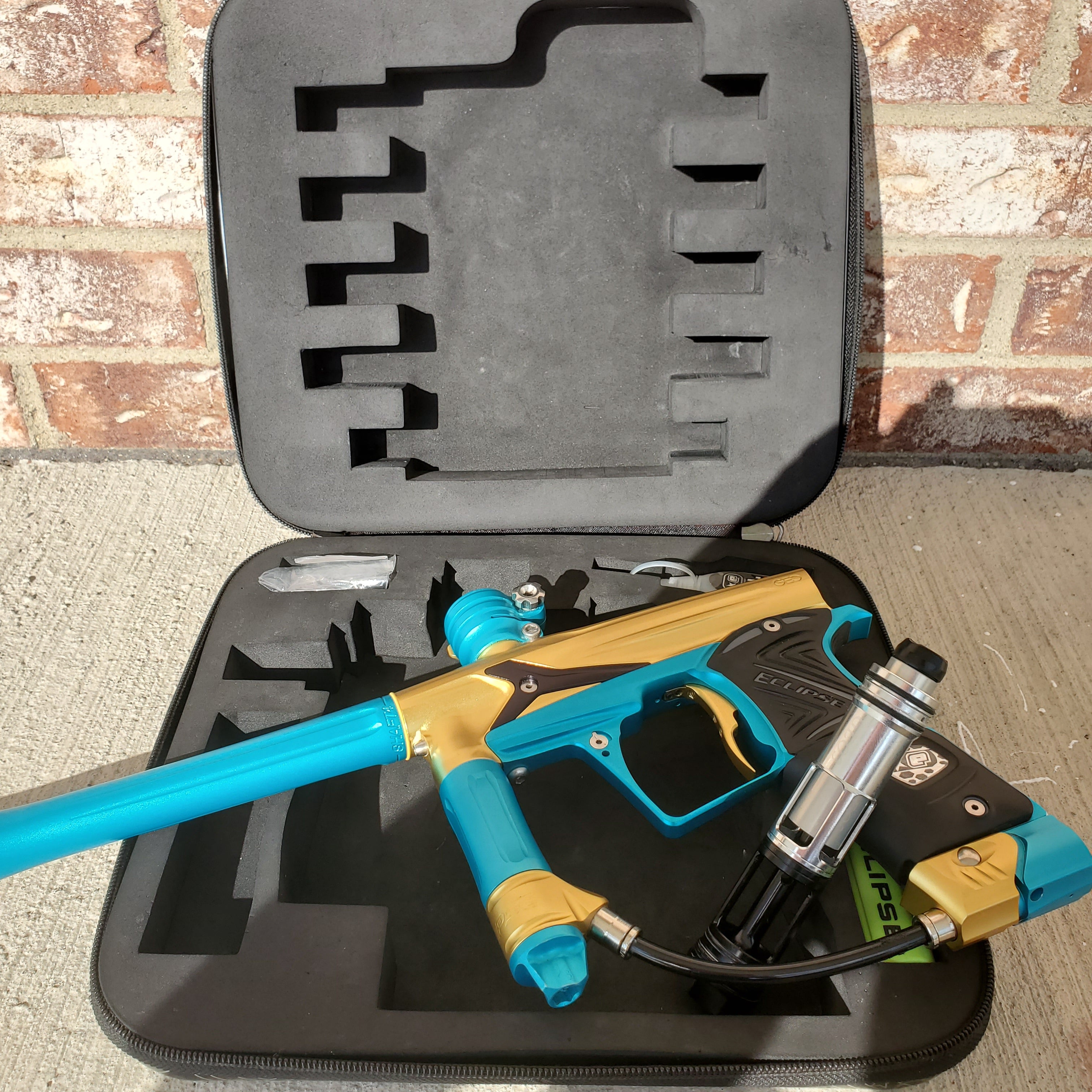 Used Planet Eclipse Geo 3 Paintball Gun Gold / Teal