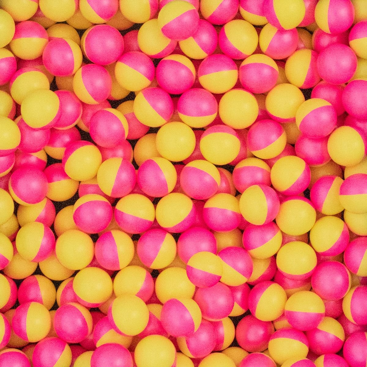 Valken Fate 2 Tone Mettalic Paintballs - Pink/Yellow Shell - Yellow Fill - 2000 Count