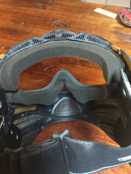 Jt Proflex Chin Strap, The Dye Invision is very similar in form to the Dye  i3 Mask, and the Invision acts as an analog for the fitment of the Dye i3.