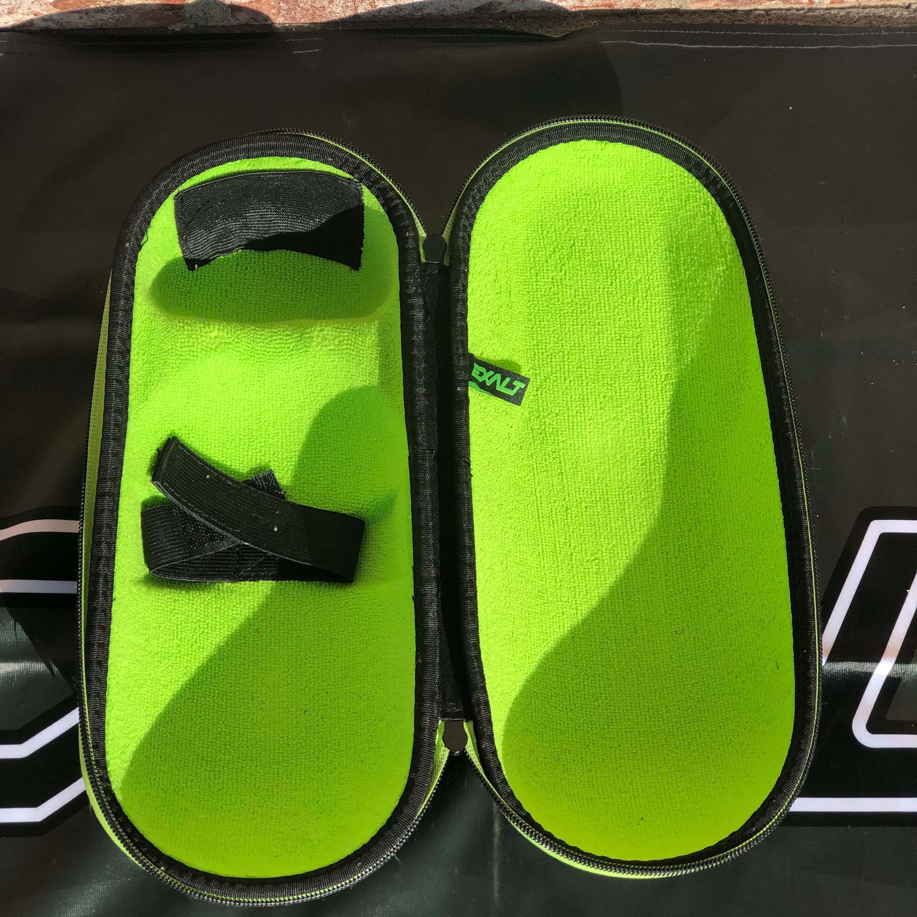 Used Exalt Black Carbon Tank Case