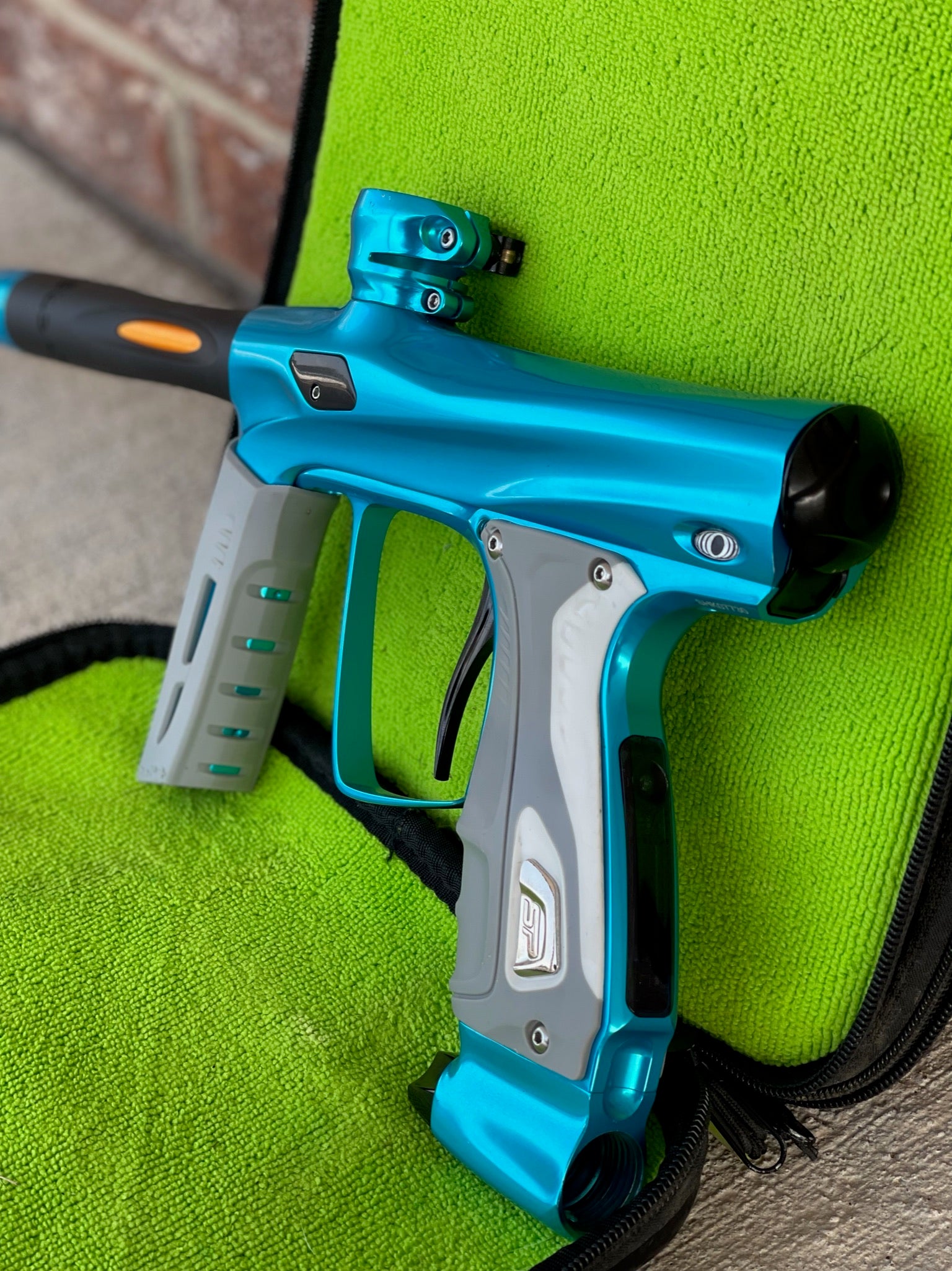 Used Shocker RSX Paintball Gun - Gloss Teal