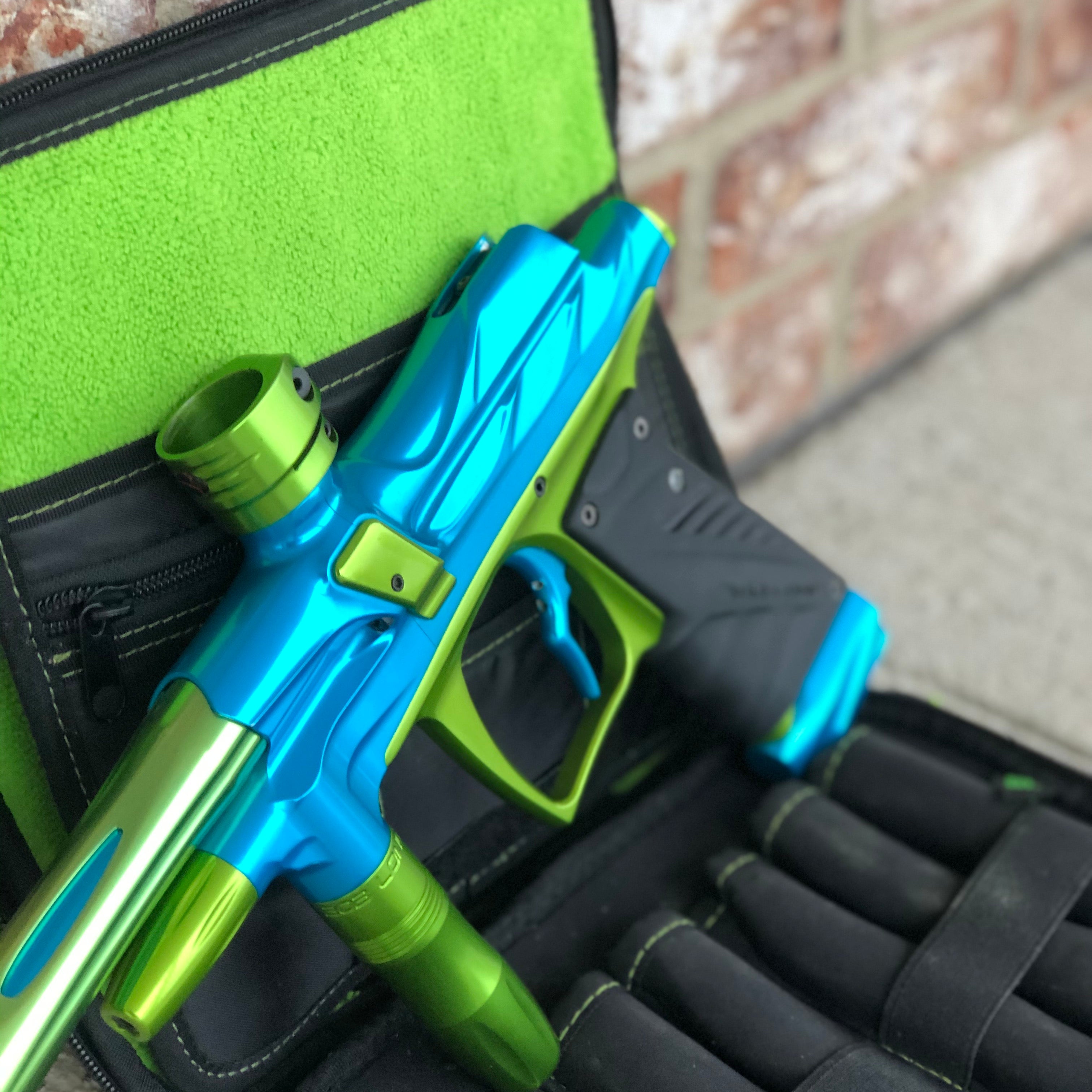 Used Bob Long Stratus Cut G6R Paintball Gun - Teal / Green