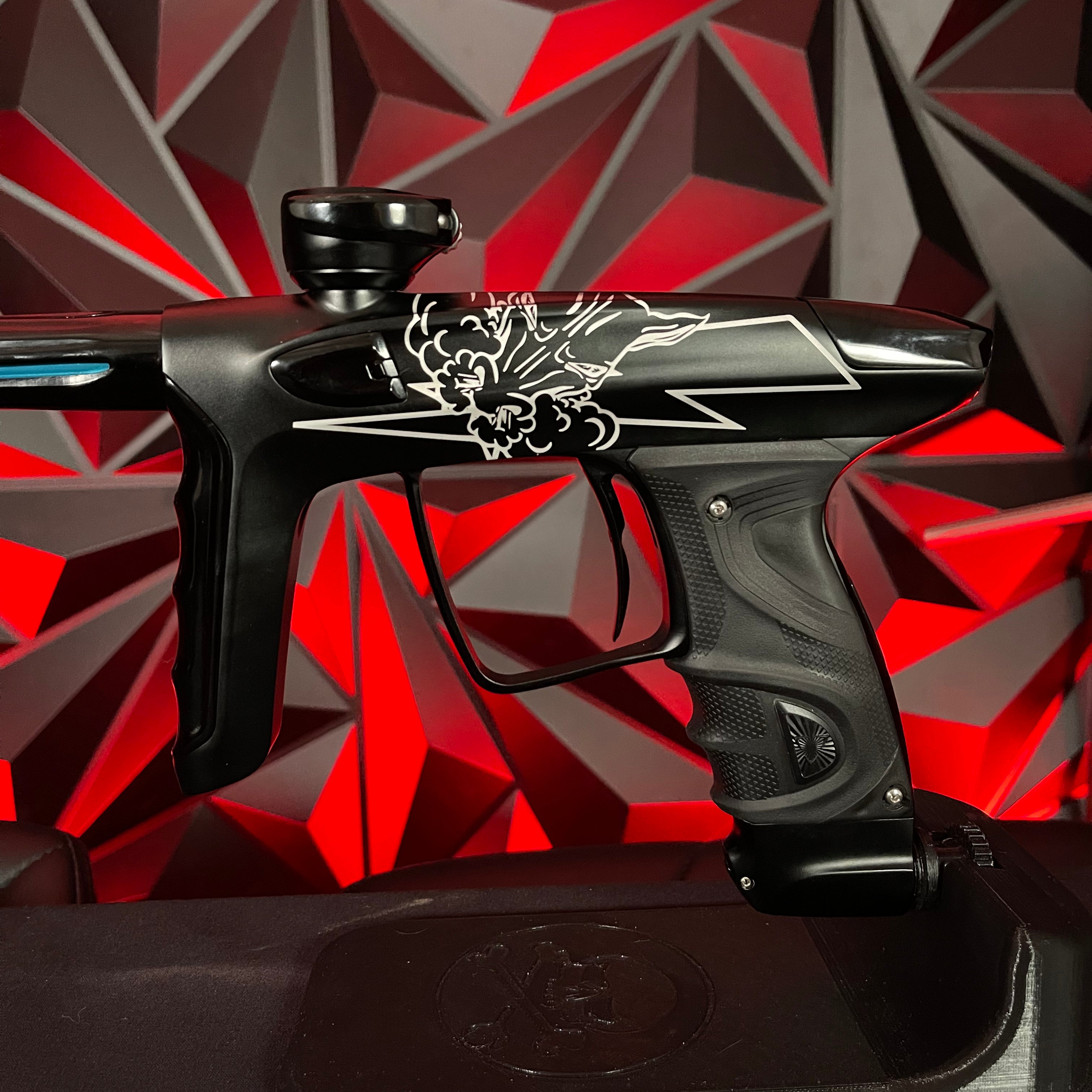 Used DLX Luxe TM40 Paintball Gun - LE Thunderhorse
