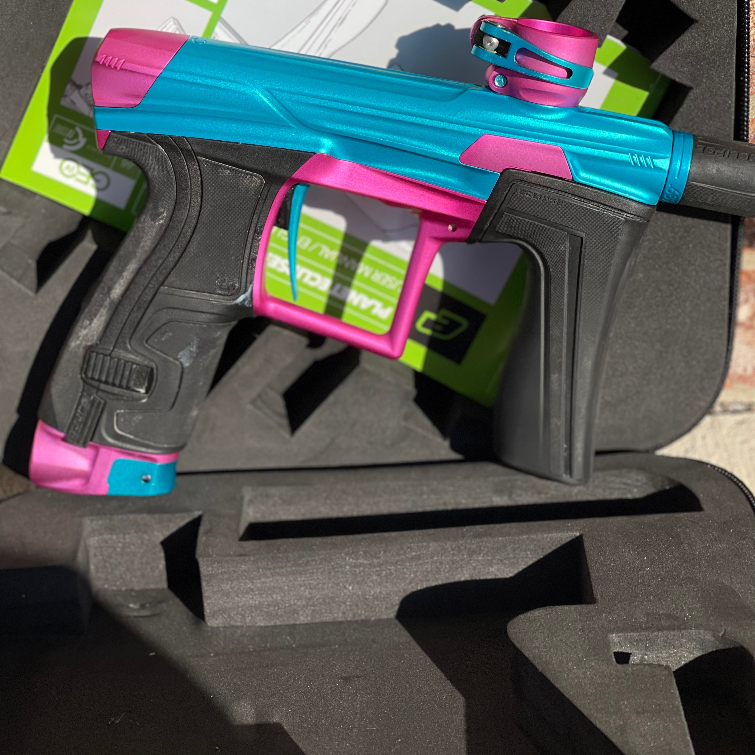 Used Planet Eclipse Geo 4 Paintball Gun - Teal/Pink