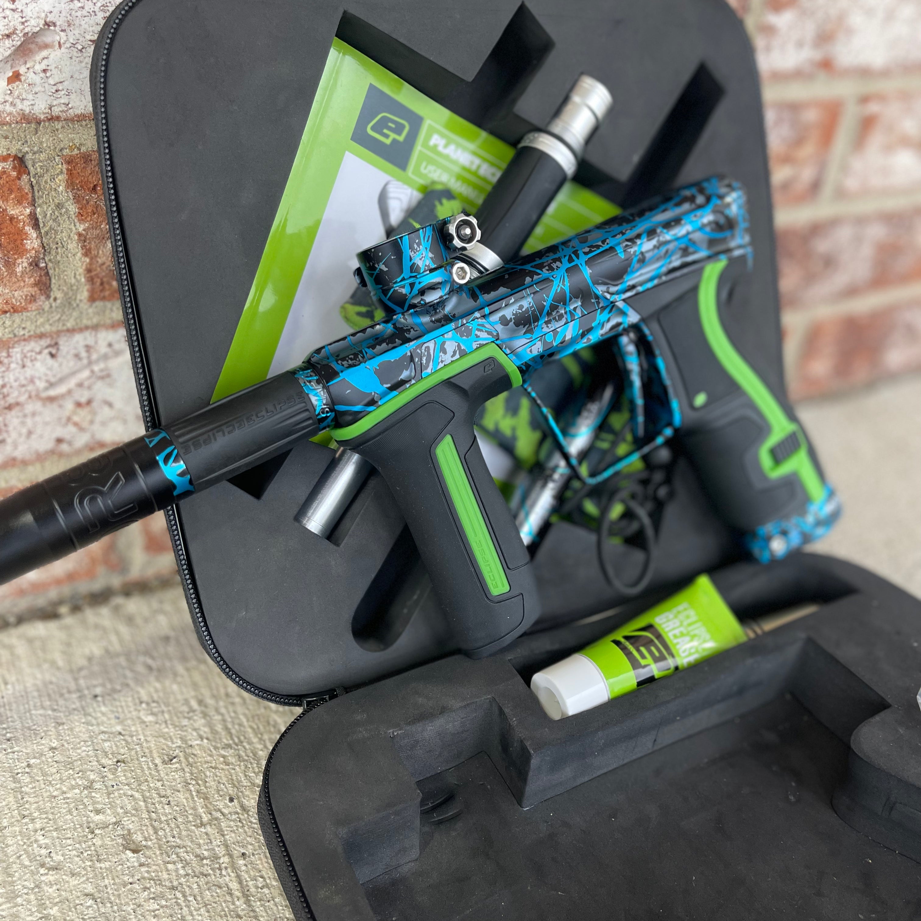 Used Planet Eclipse CS2 Paintball Gun - Aftershock Splash w/ Green Grip Kit
