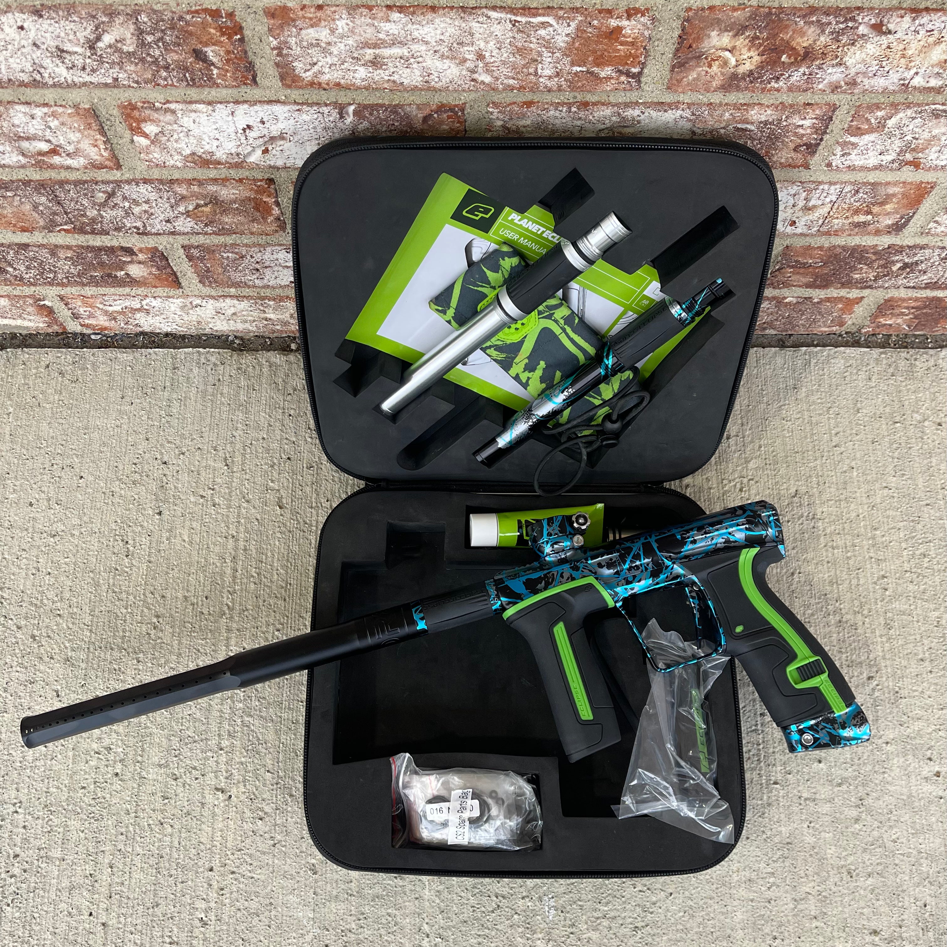 Used Planet Eclipse CS2 Paintball Gun - Aftershock Splash w/ Green Grip Kit
