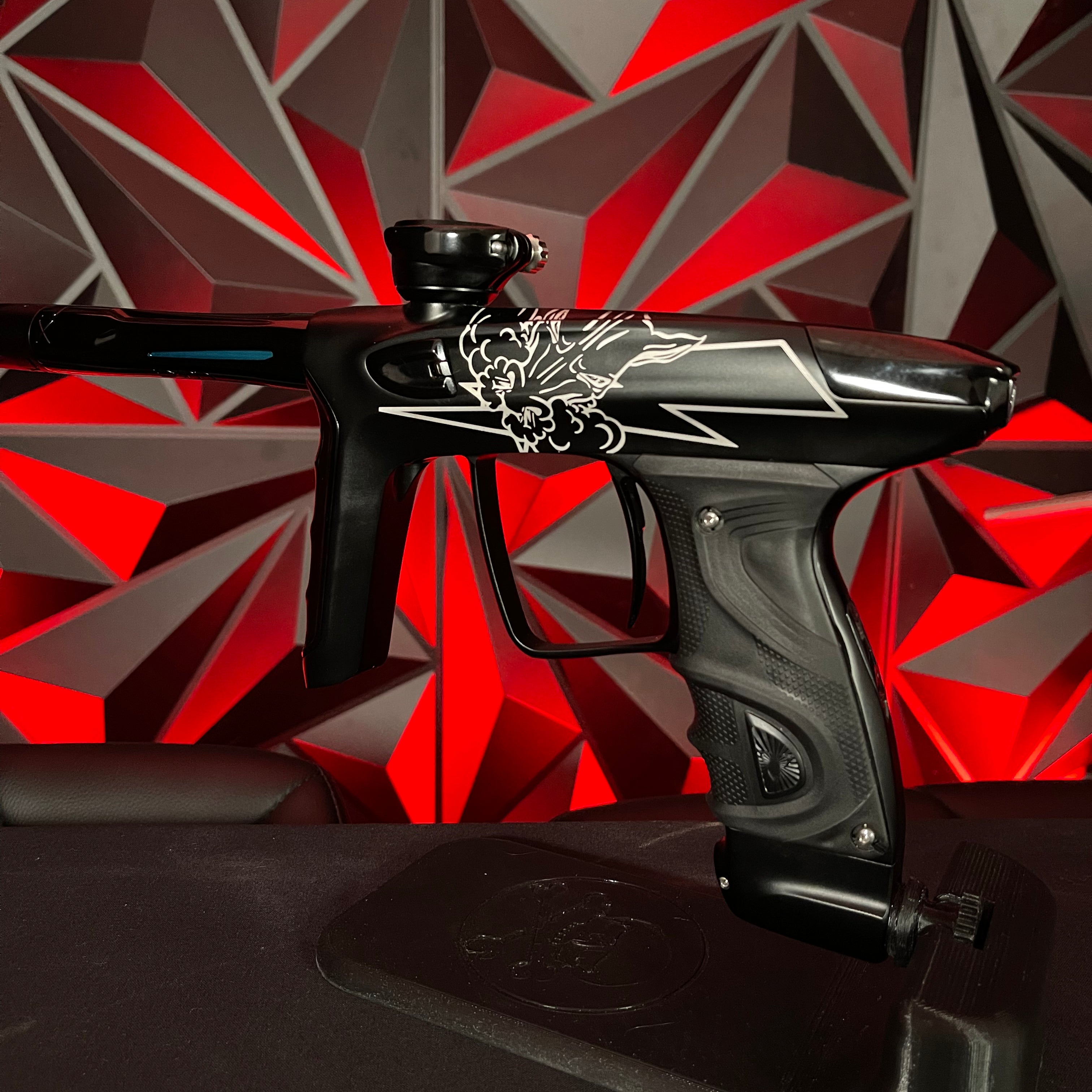 Used DLX Luxe TM40 Paintball Gun - LE Thunderhorse