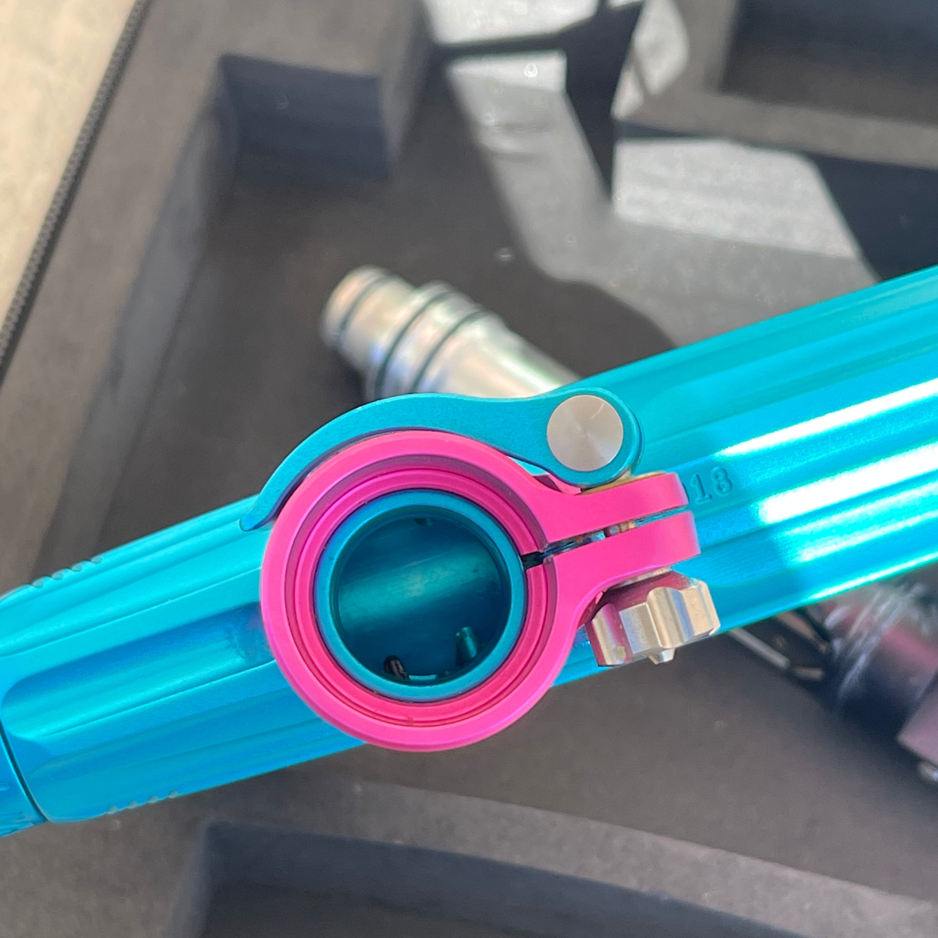 Used Planet Eclipse Geo 4 Paintball Gun - Teal/Pink