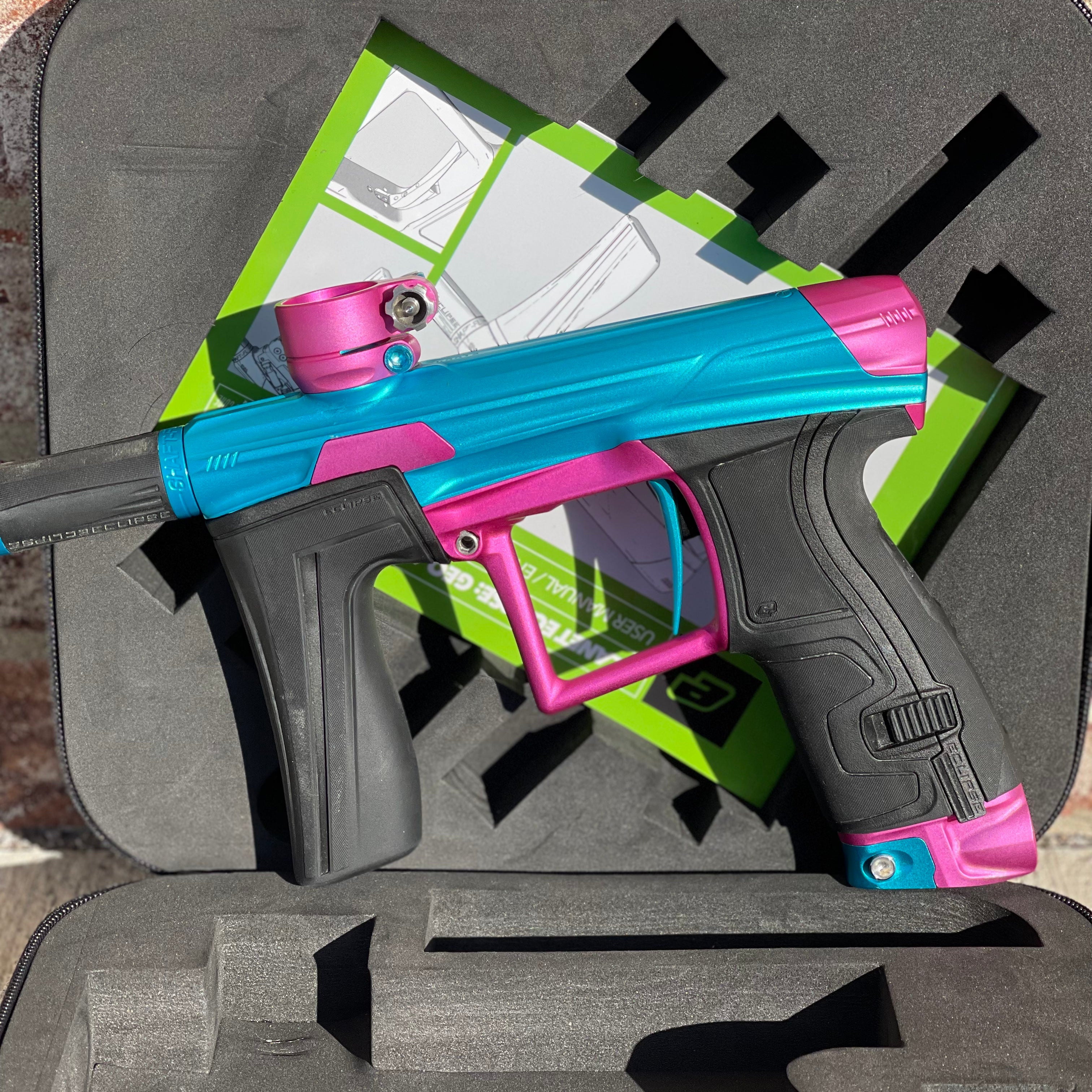 Used Planet Eclipse Geo 4 Paintball Gun - Teal/Pink