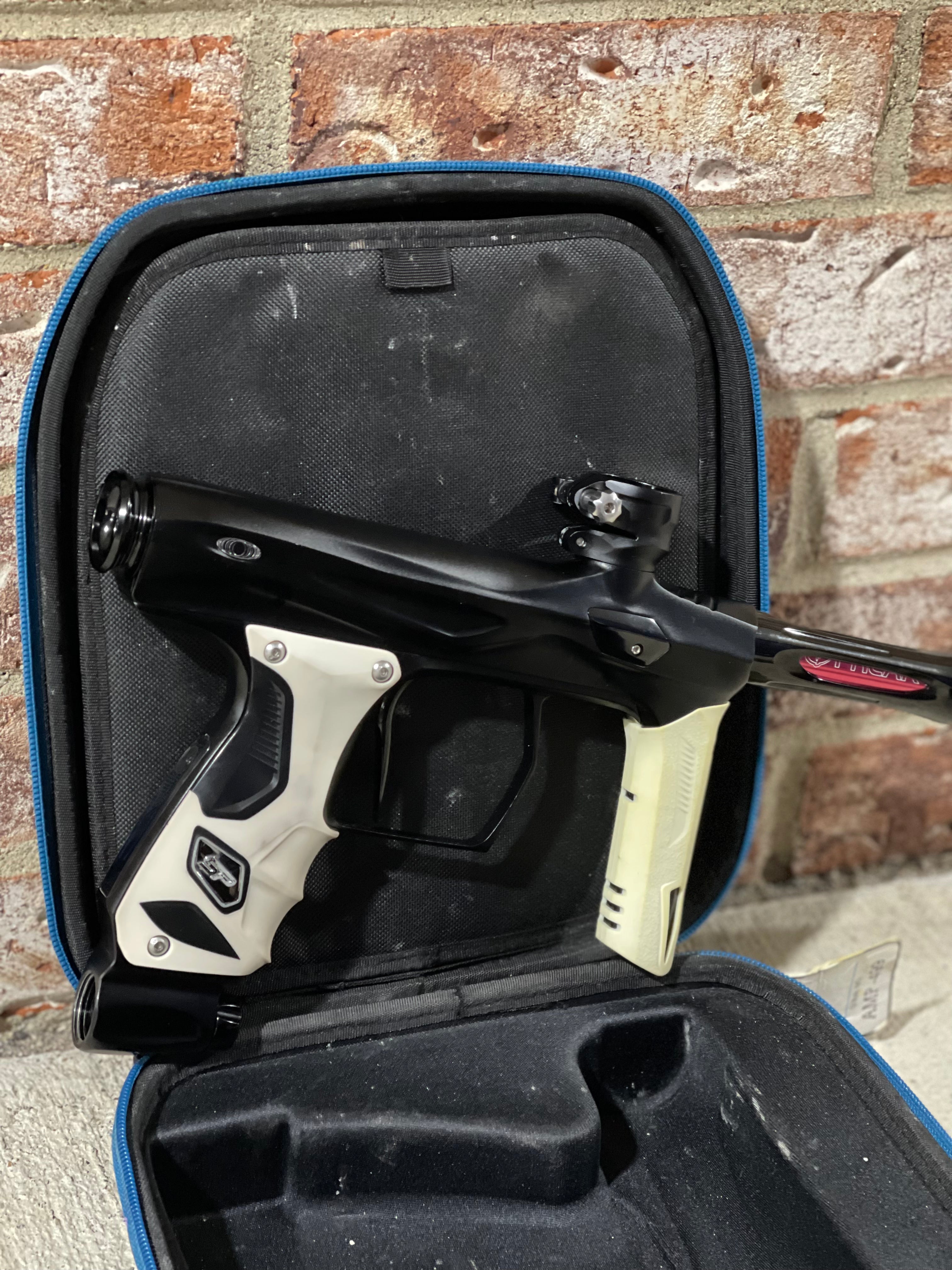 Used Shocker Amp Paintball Gun - Black w/ White Grips