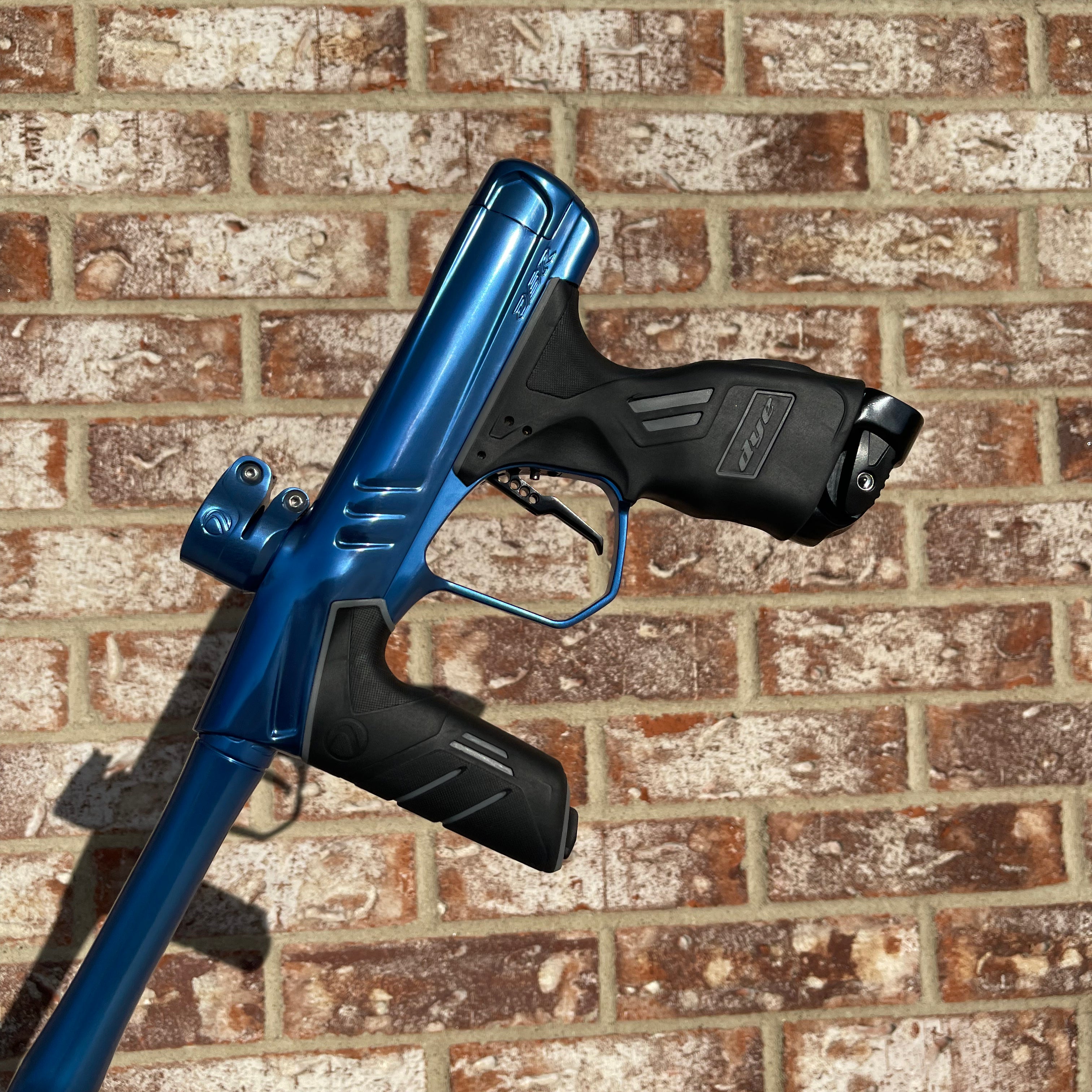 Used Dye DSR+ Paintball Gun - Deep Blue (Polished Blue/Polished Black)