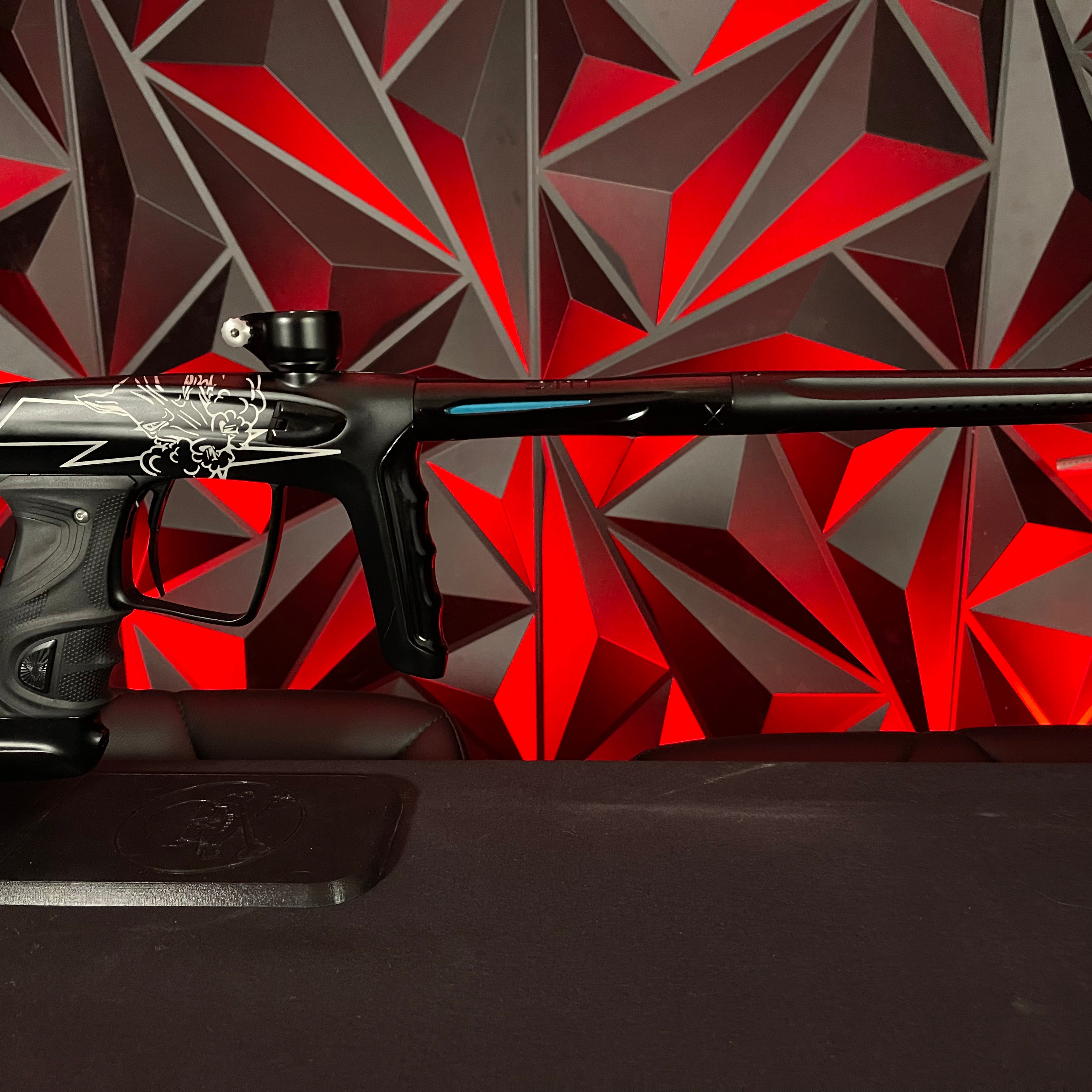Used DLX Luxe TM40 Paintball Gun - LE Thunderhorse