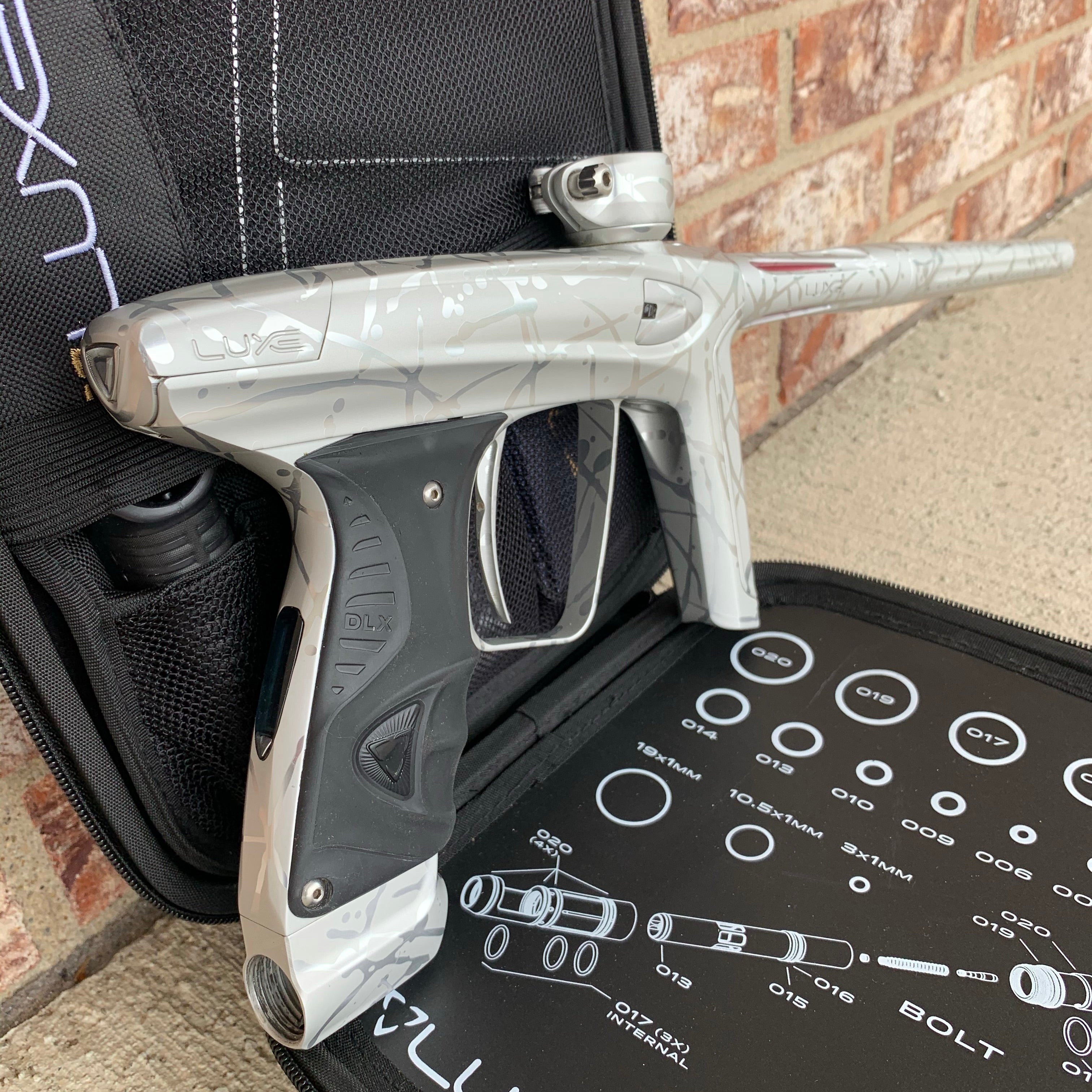 Used DLX Luxe Ice Paintball Gun - Silver 3D Splash