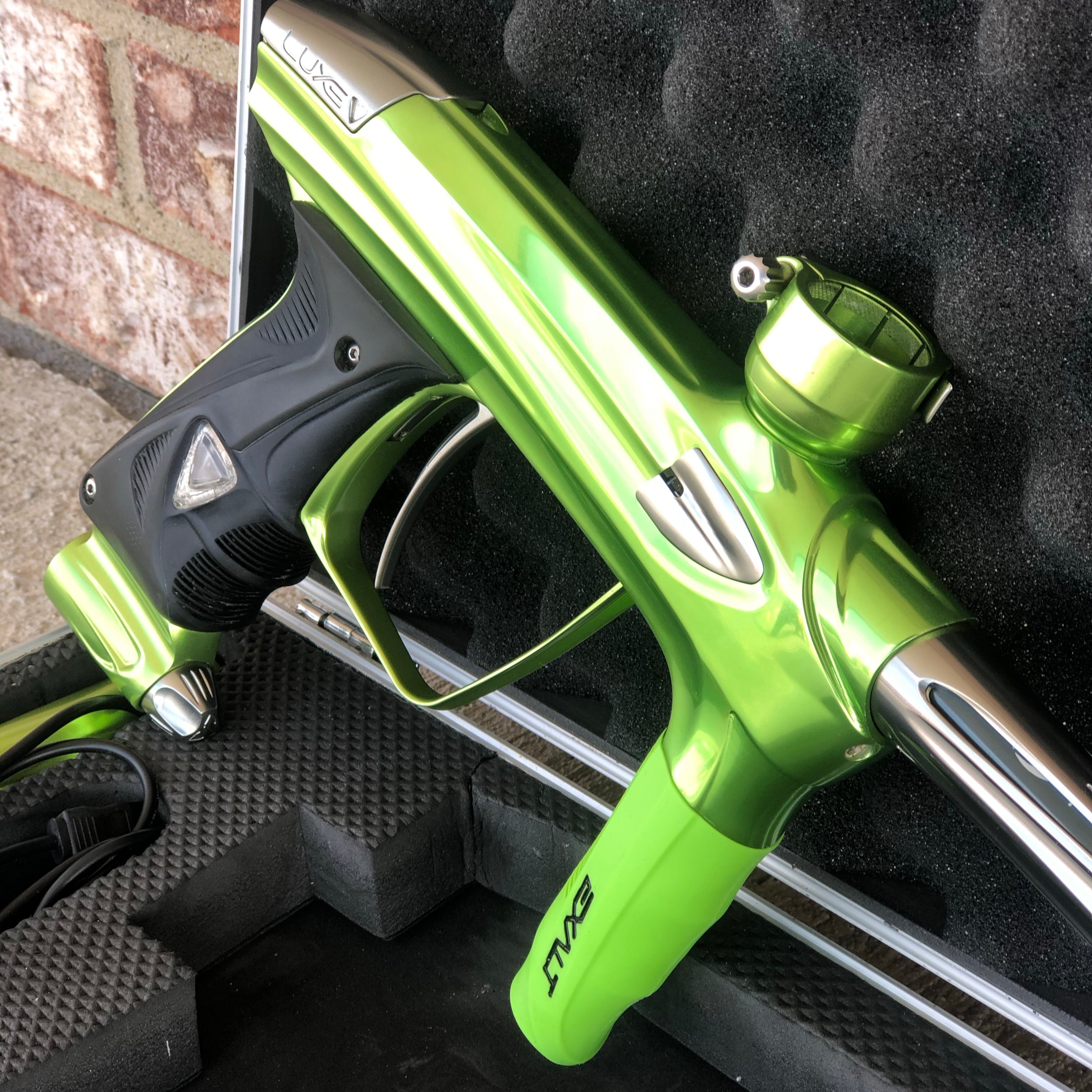 Used DLX Luxe 1.5 Paintball Gun - Gloss Lime/Pewter with 2.0 Core