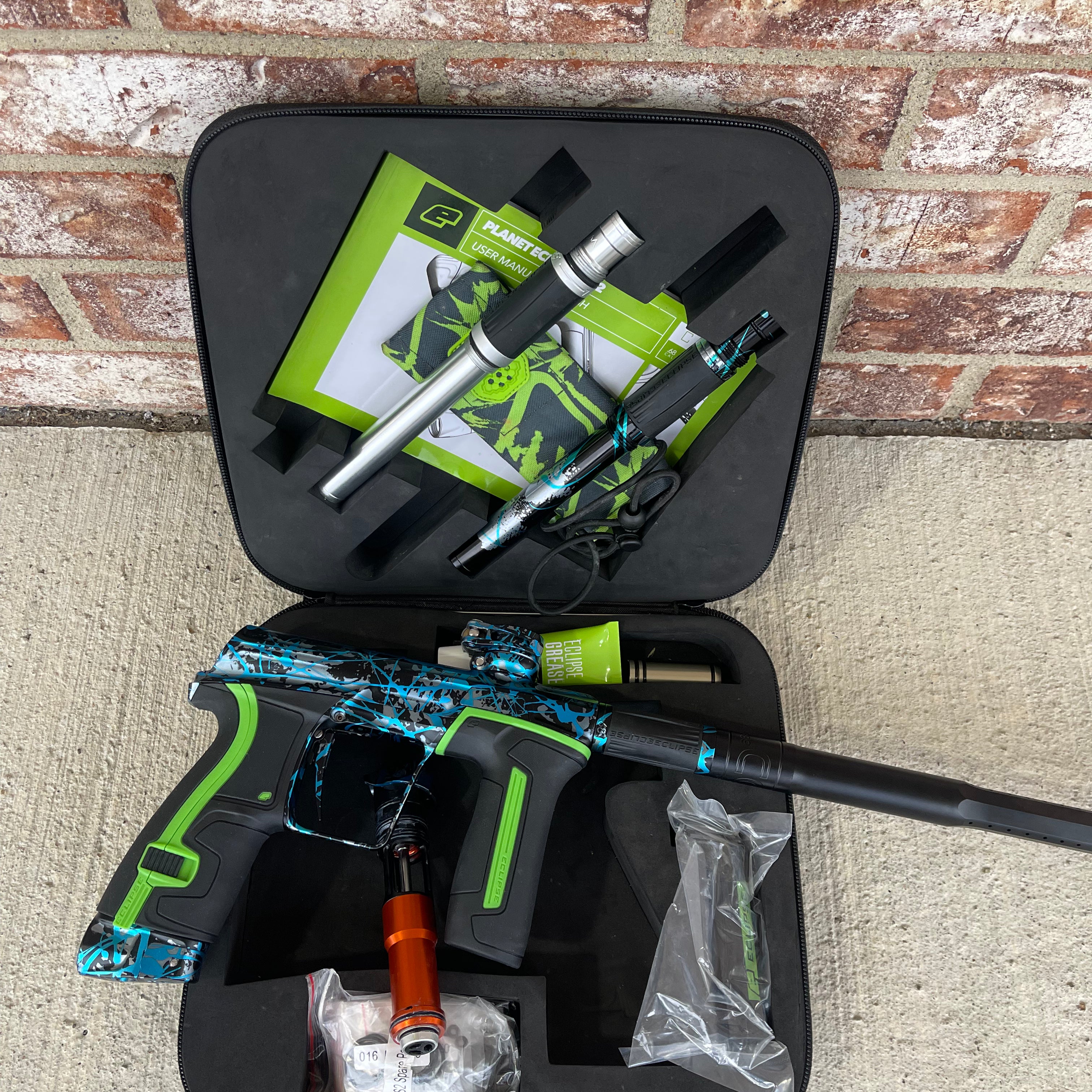 Used Planet Eclipse CS2 Paintball Gun - Aftershock Splash w/ Green Grip Kit