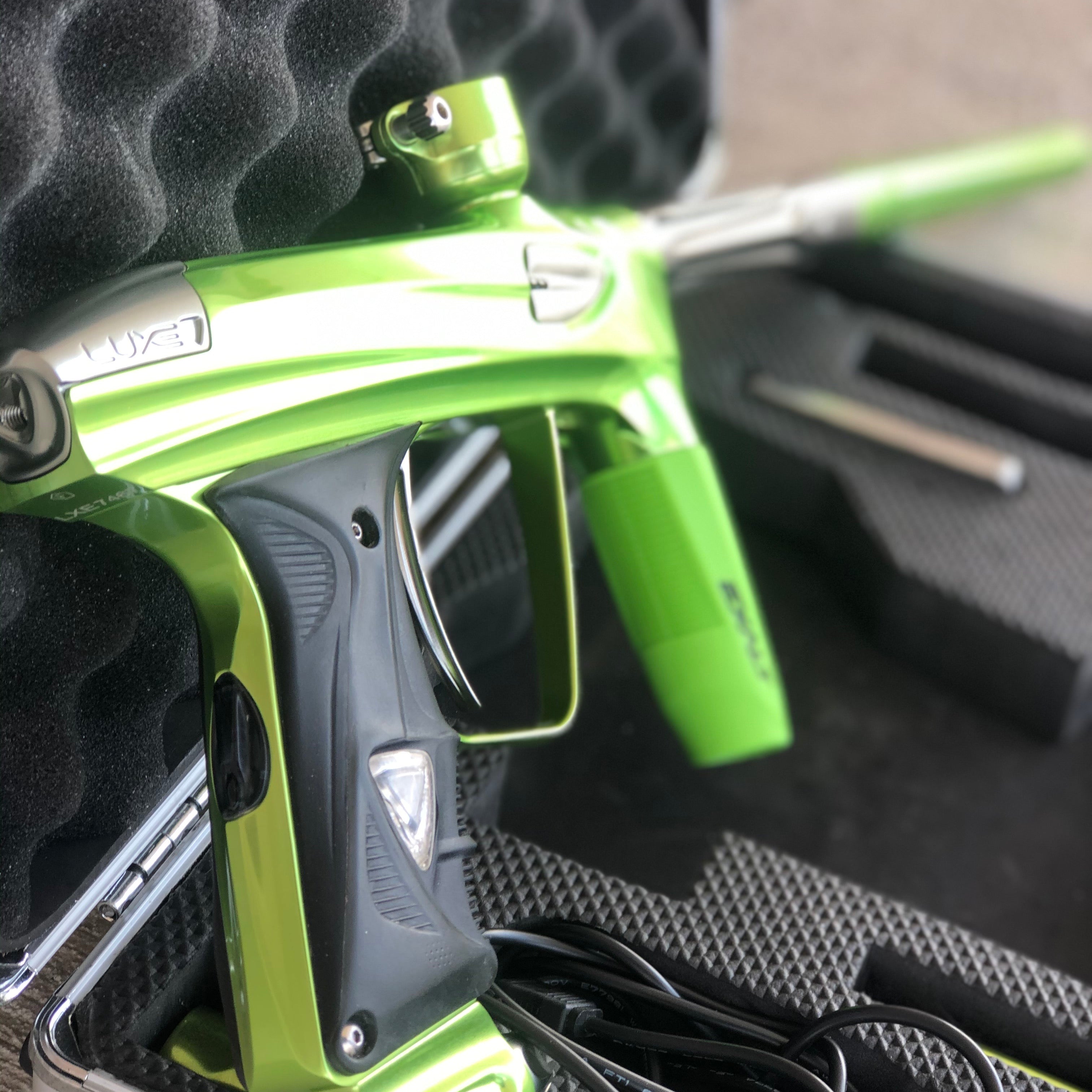 Used DLX Luxe 1.5 Paintball Gun - Gloss Lime/Pewter with 2.0 Core