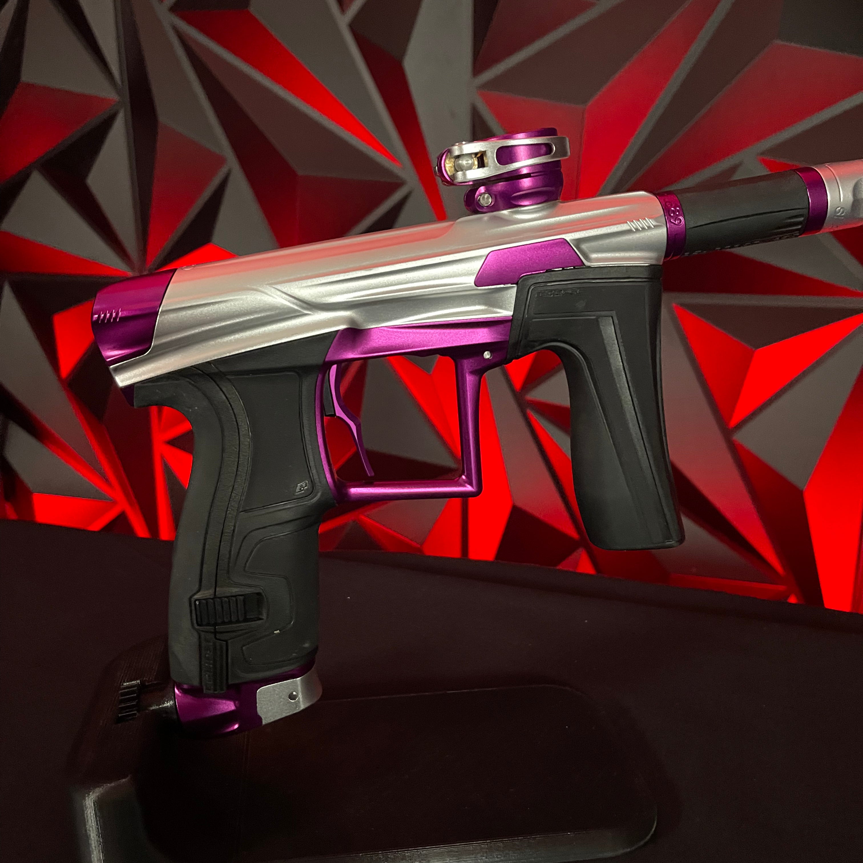 Used Planet Eclipse Geo 4 Paintball Gun - Silver/Purple w/2 FL Inserts