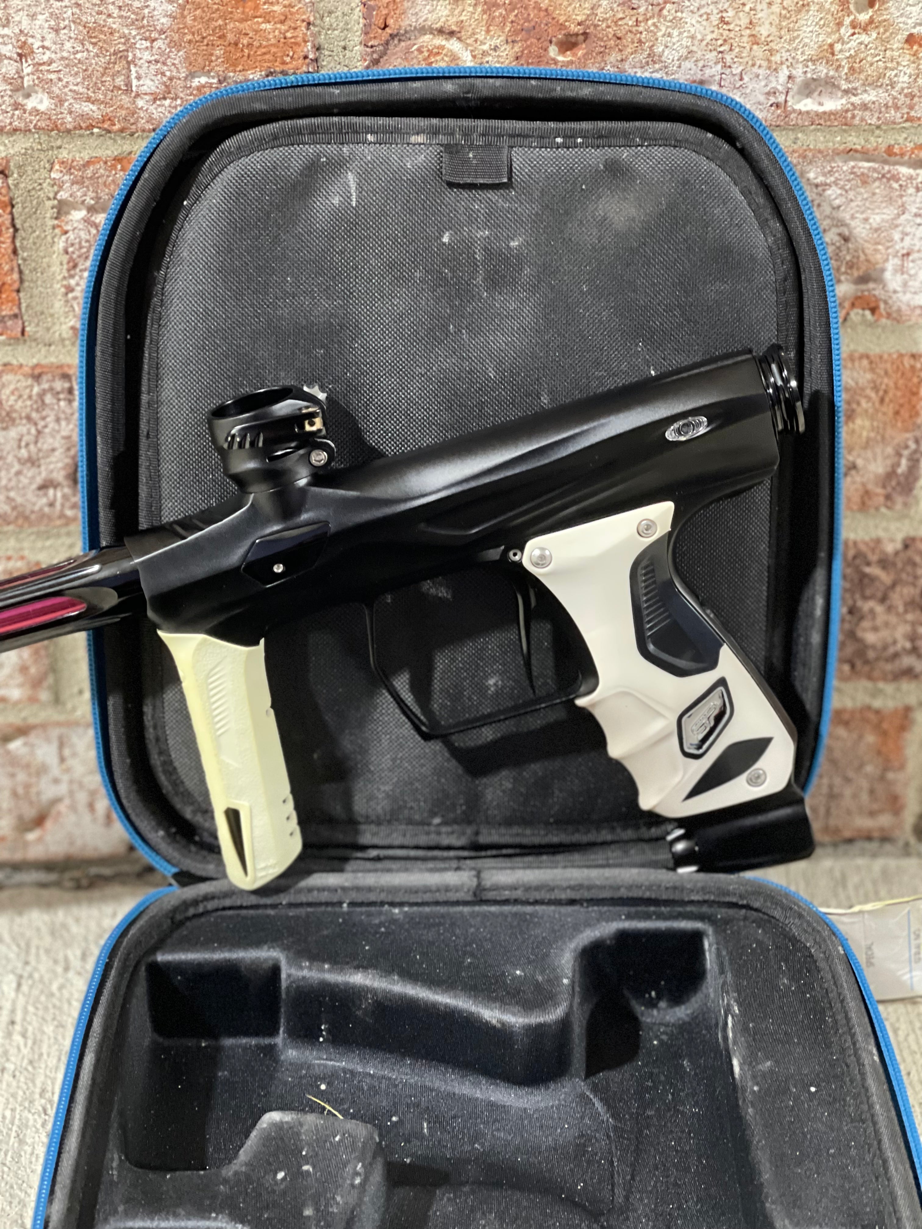 Used Shocker Amp Paintball Gun - Black w/ White Grips