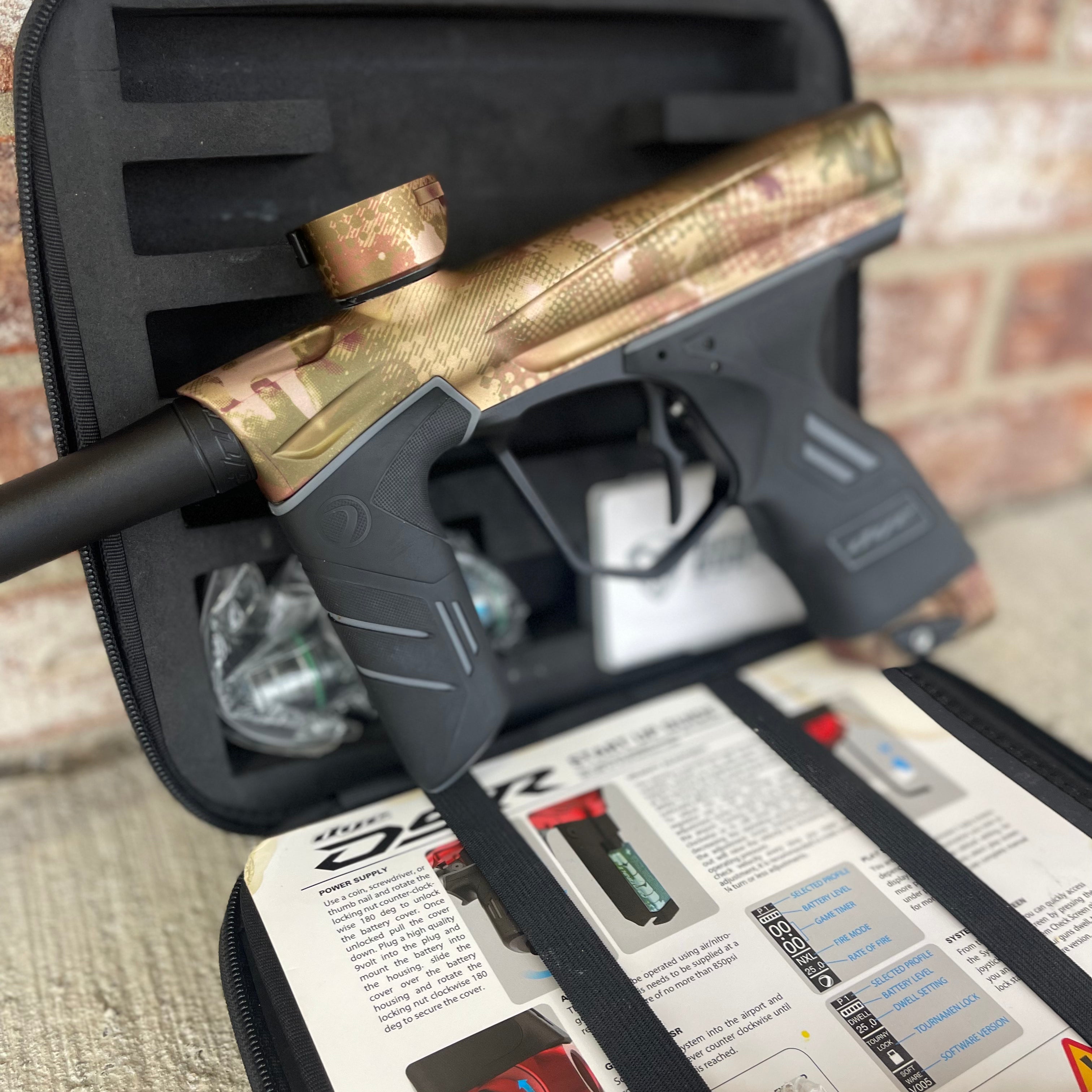 Used Dye DSR Paintball Gun - Dyecam w/ Flex Face Bolt, Flex Flow Can, & 4th Gen Eye Pipe