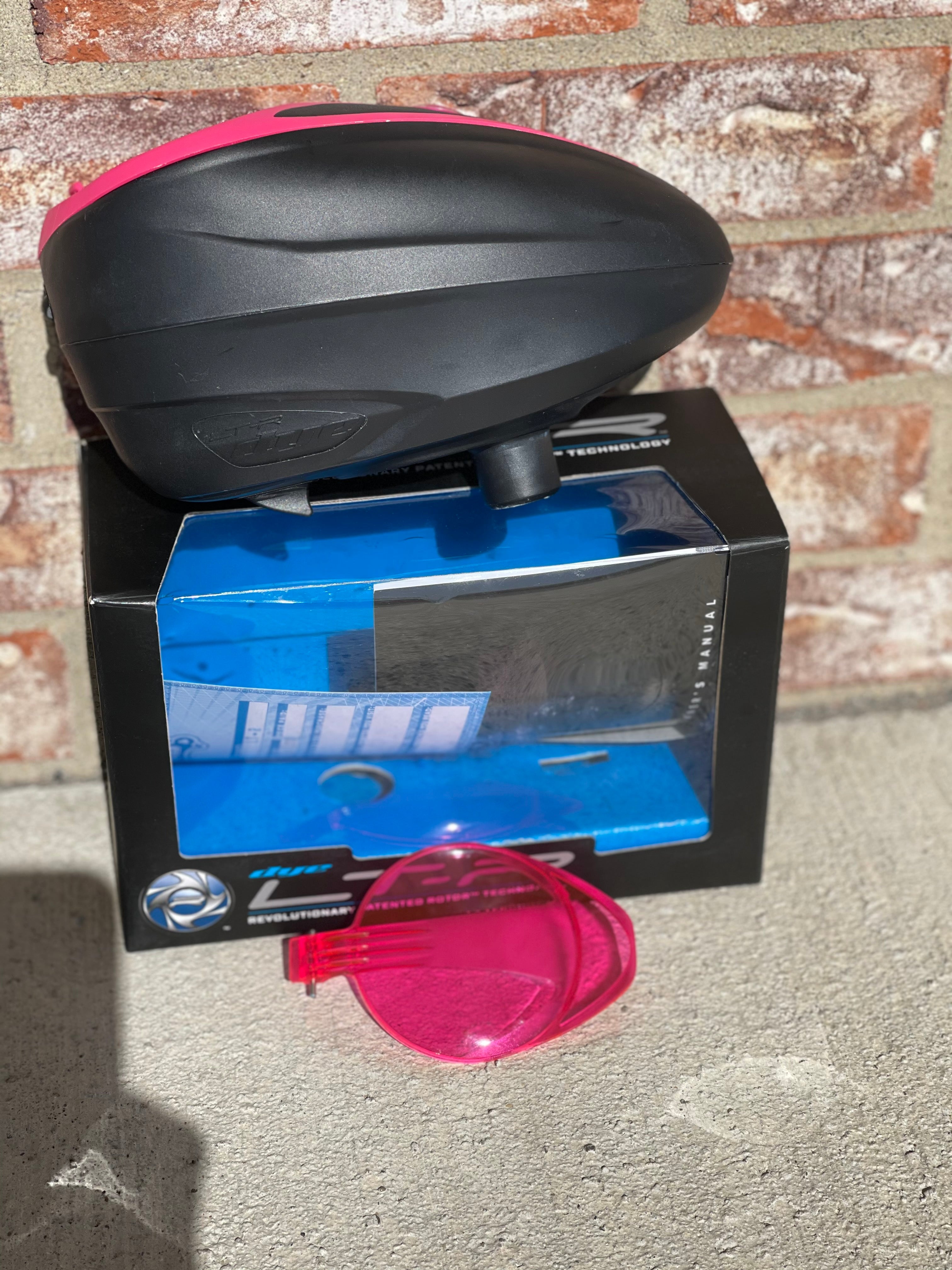 Used Dye LTR Paintball Loader - Black/Pink