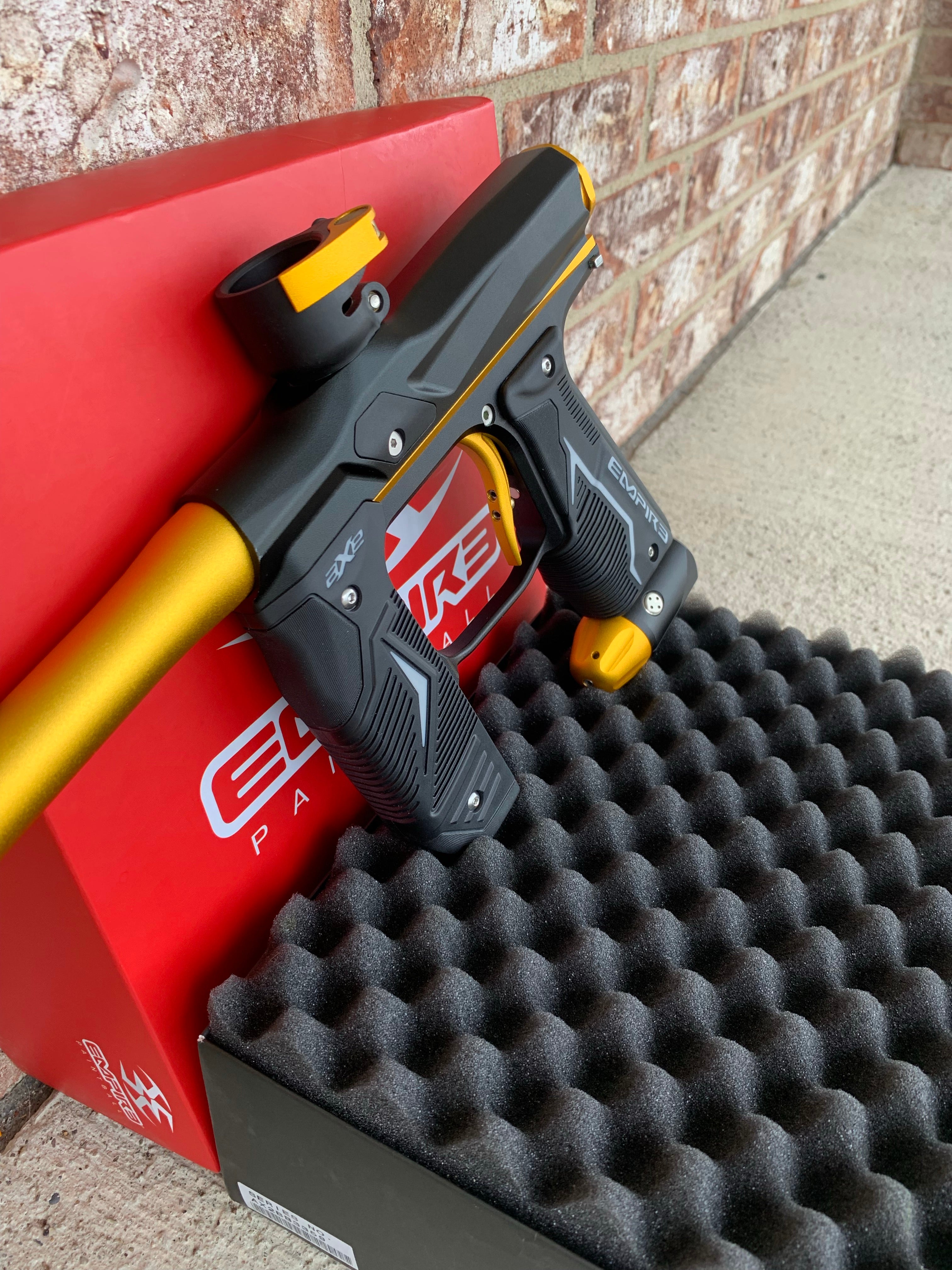 Used Empire Axe 2.0 Paintball Gun - Black / Gold