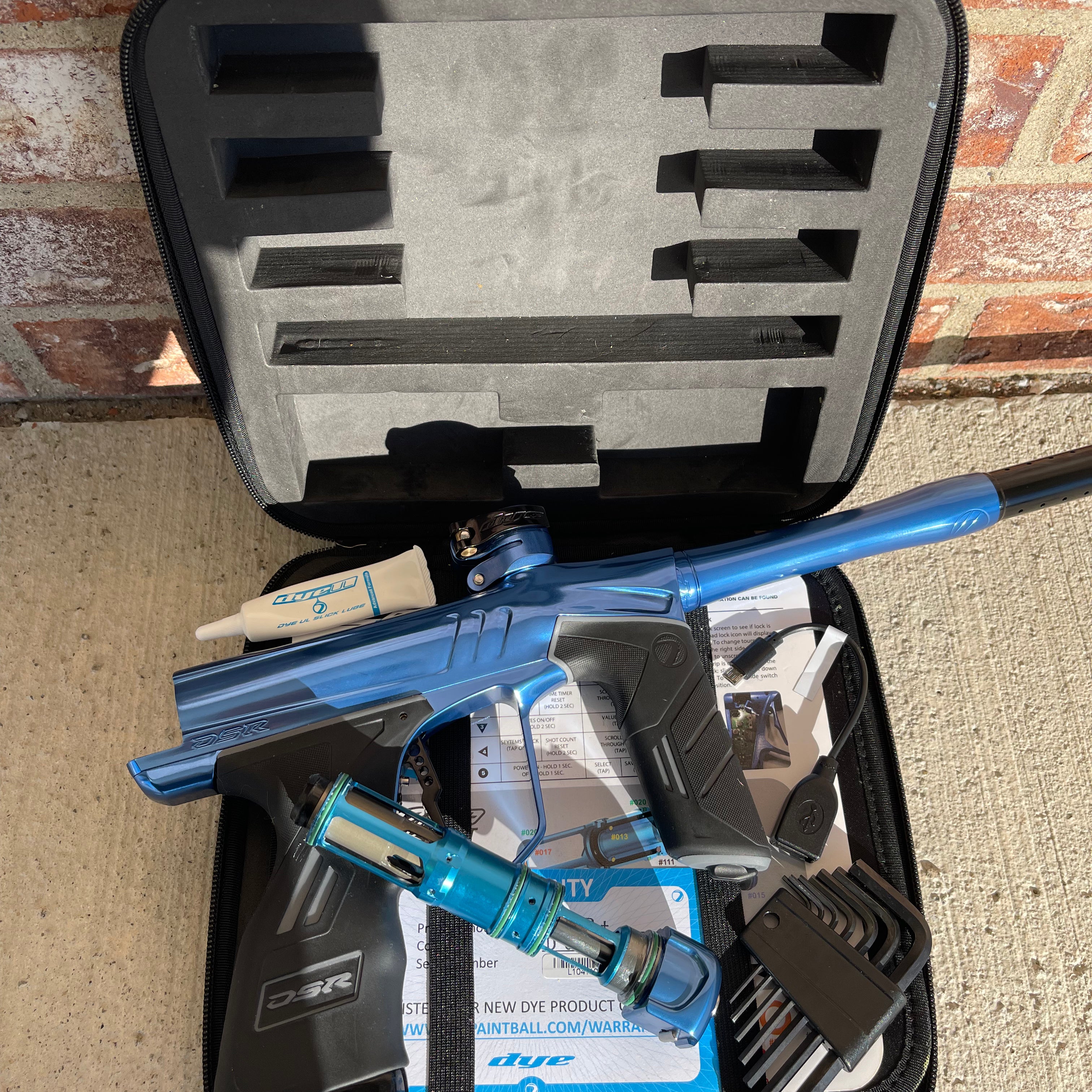 Used Dye DSR+ Paintball Gun - Deep Blue (Polished Blue/Polished Black)