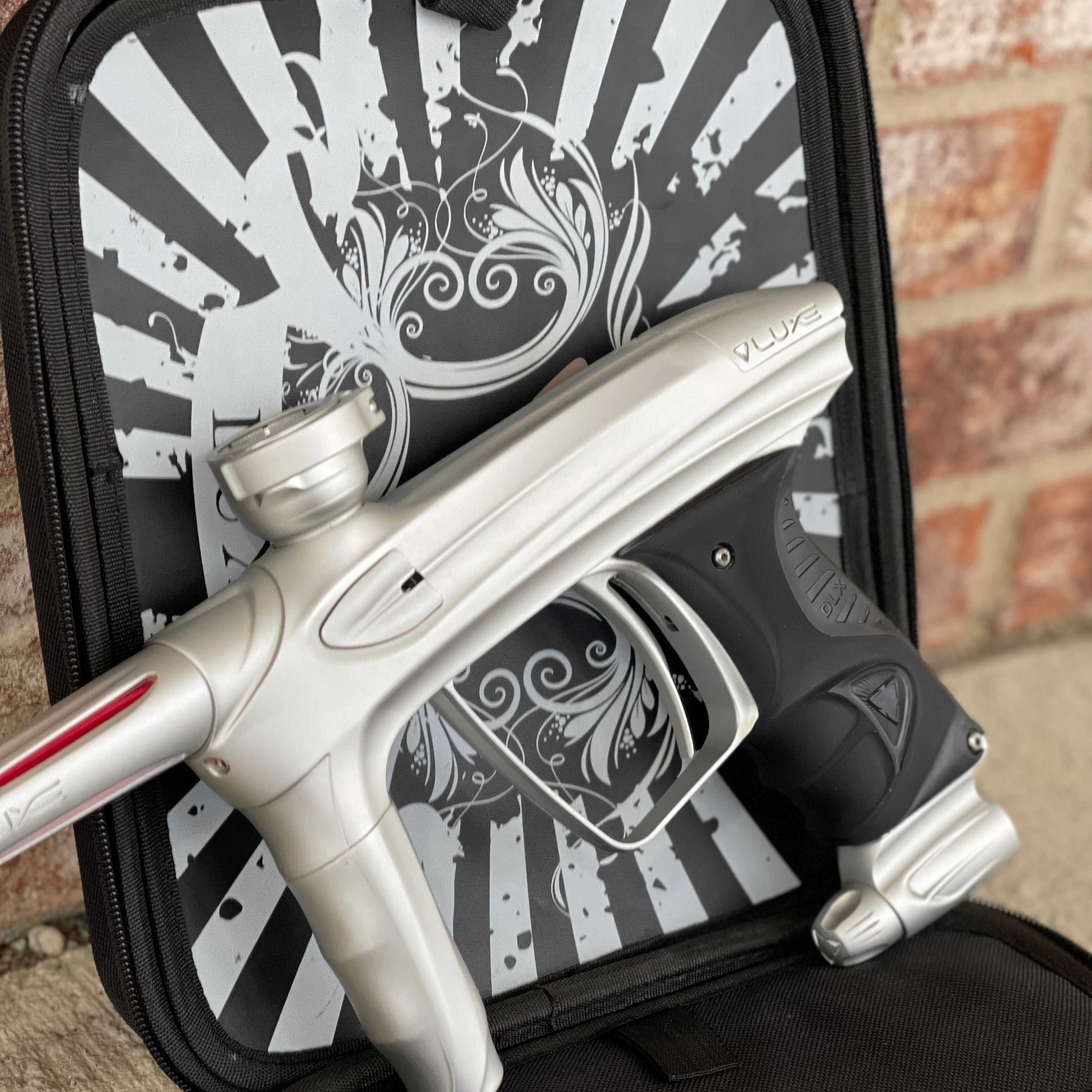 Used DLX Luxe 2.0 Oled Paintball Gun - Pure (Dust Silver)