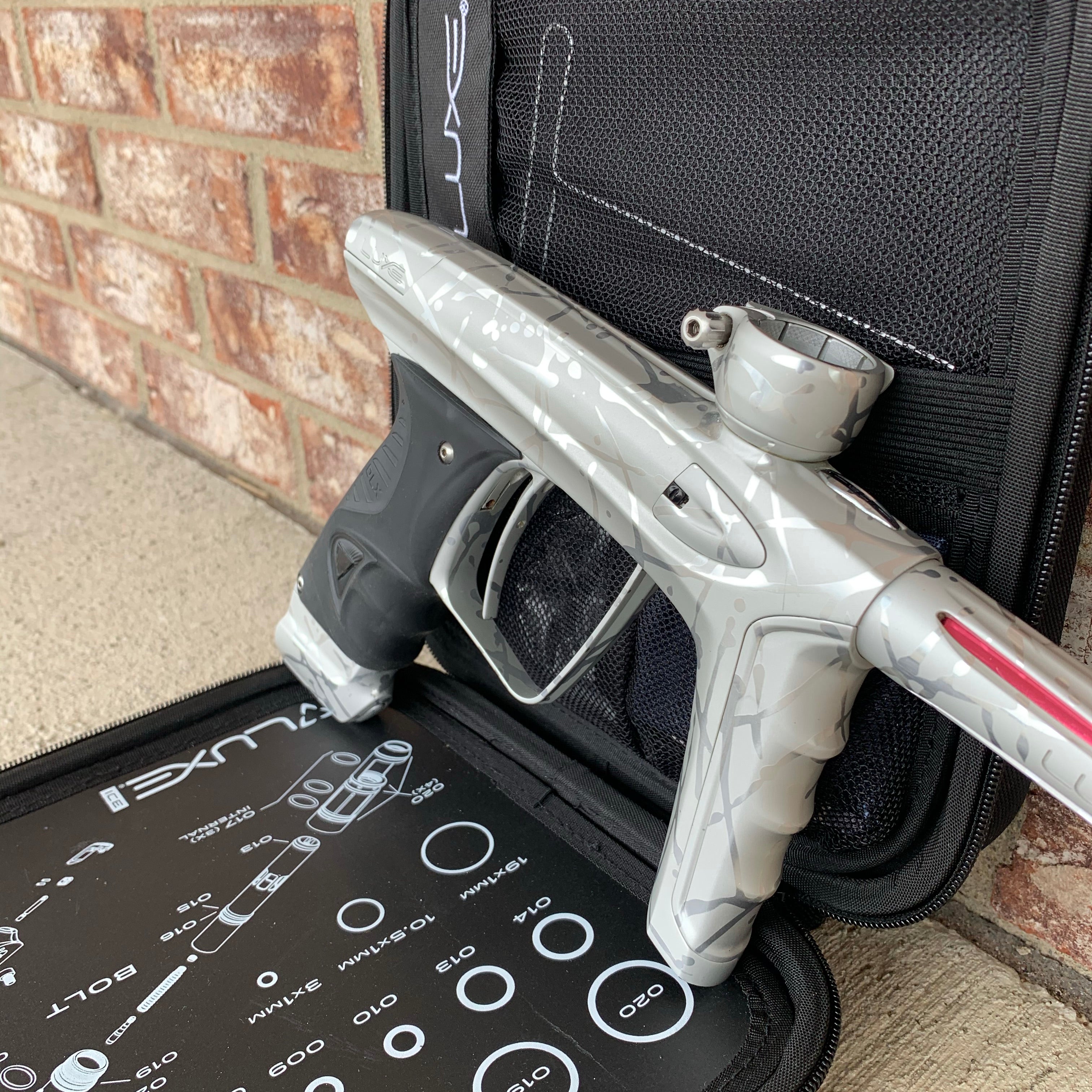 Used DLX Luxe Ice Paintball Gun - Silver 3D Splash