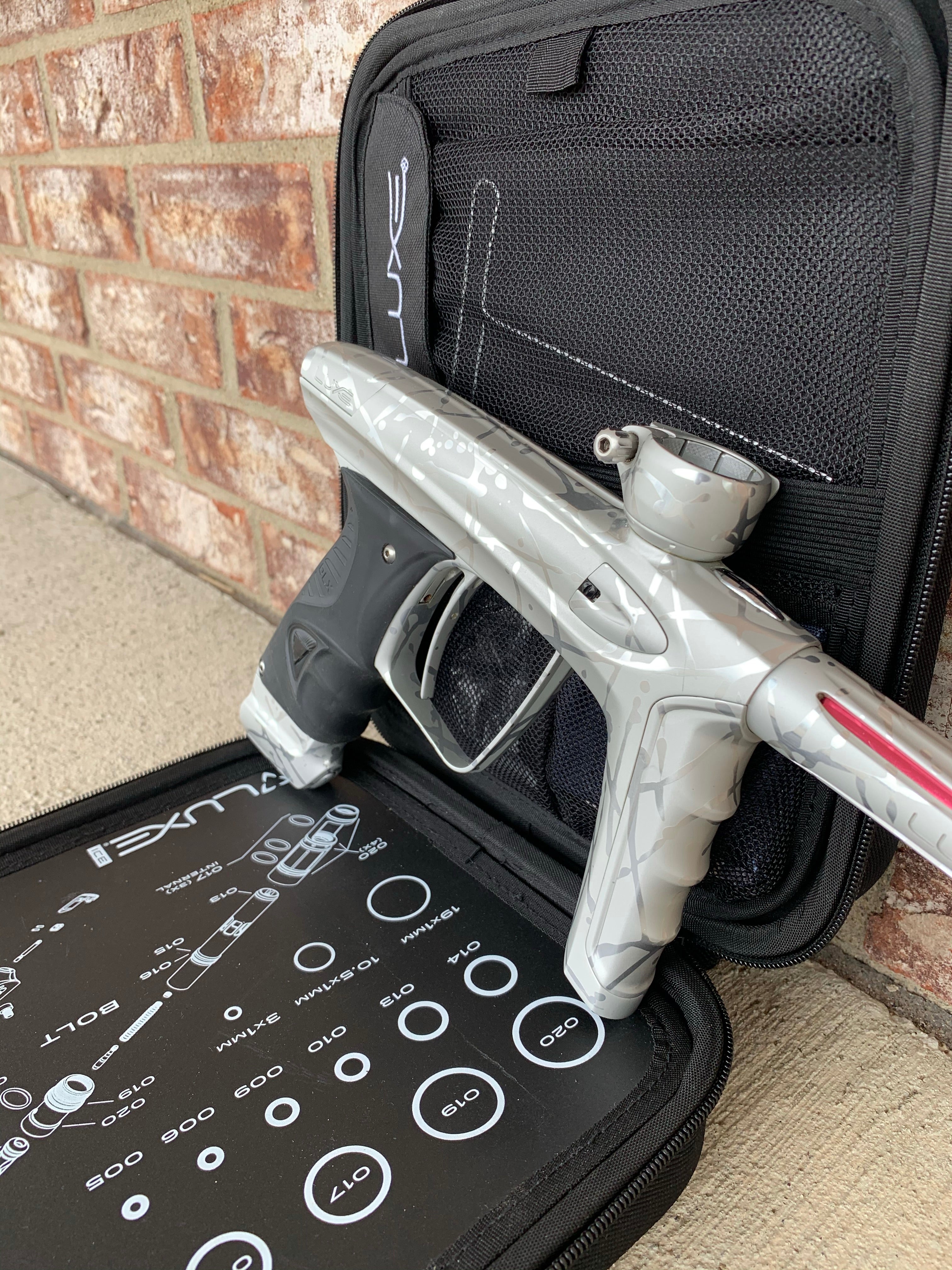 Used DLX Luxe Ice Paintball Gun - Silver 3D Splash