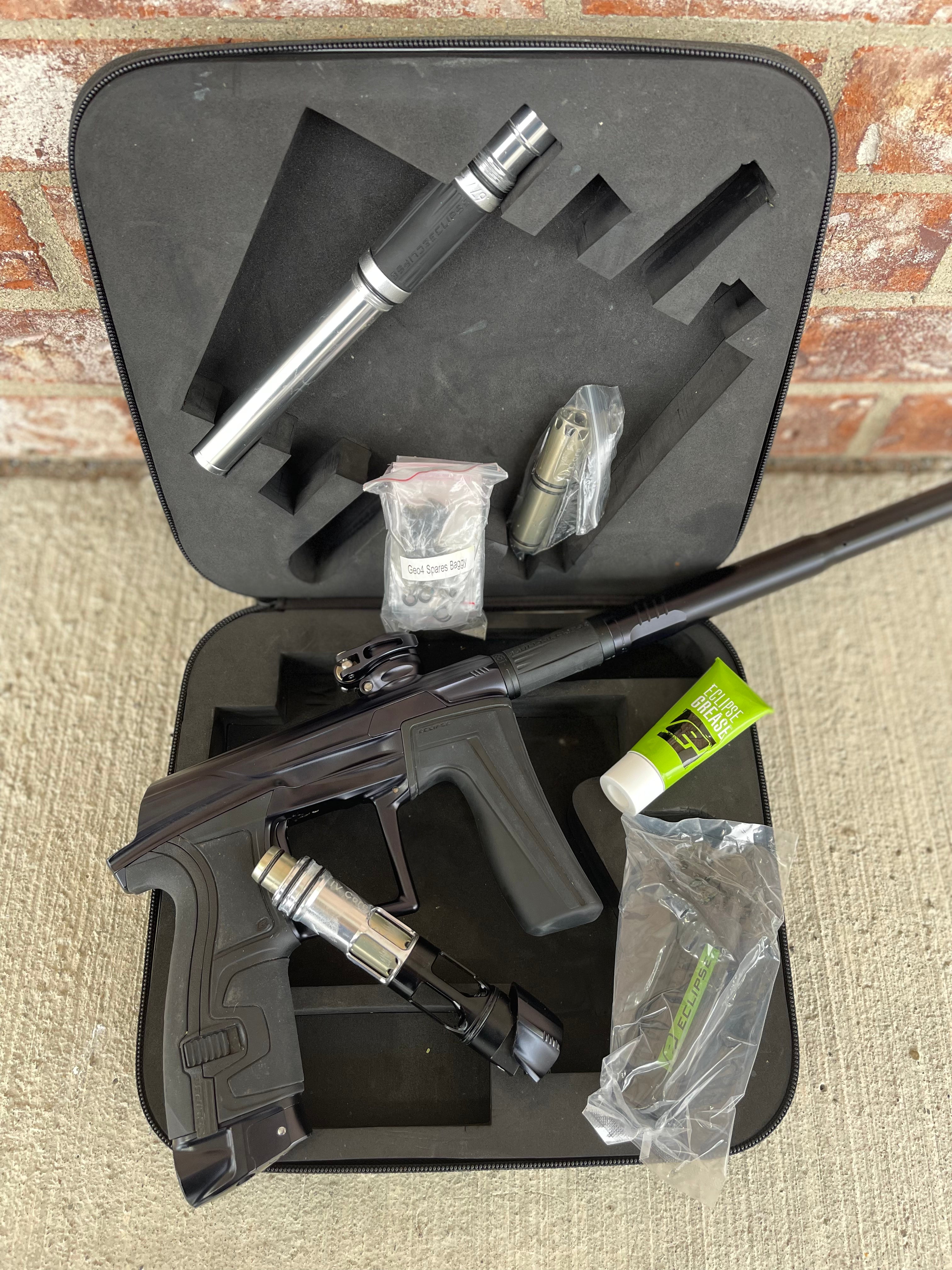 Used Planet Eclipse Geo 4 Paintball Gun - Midnight w/ 2 FL Inserts