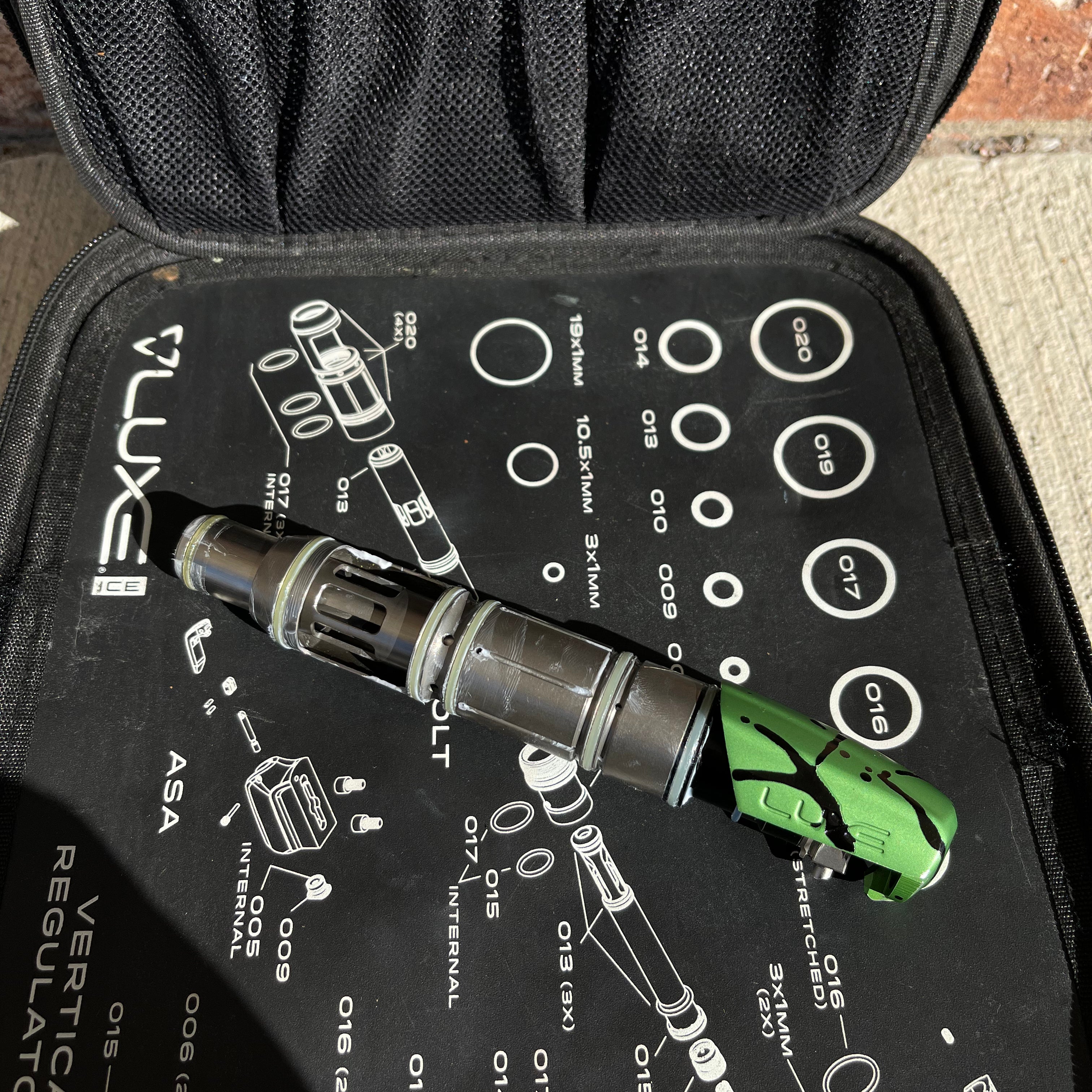 Used DLX Luxe Ice Paintball Gun - LE Dust Green/Black 3D Splash #7 of 20