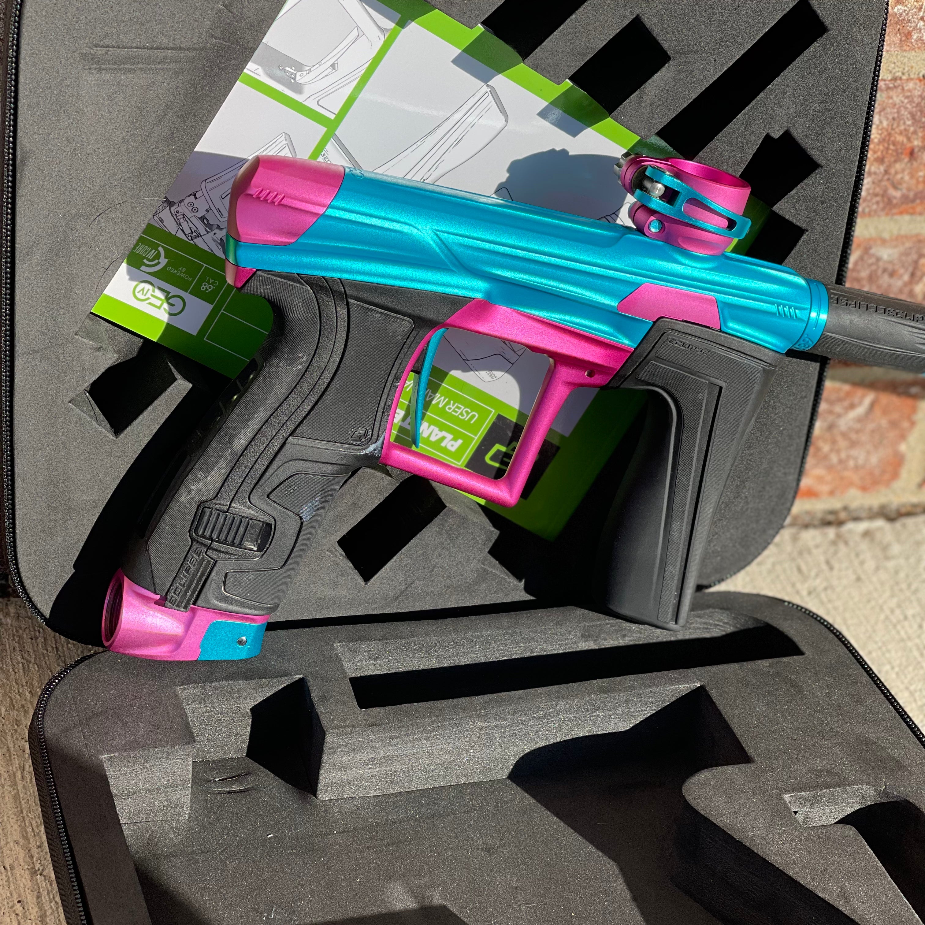 Used Planet Eclipse Geo 4 Paintball Gun - Teal/Pink