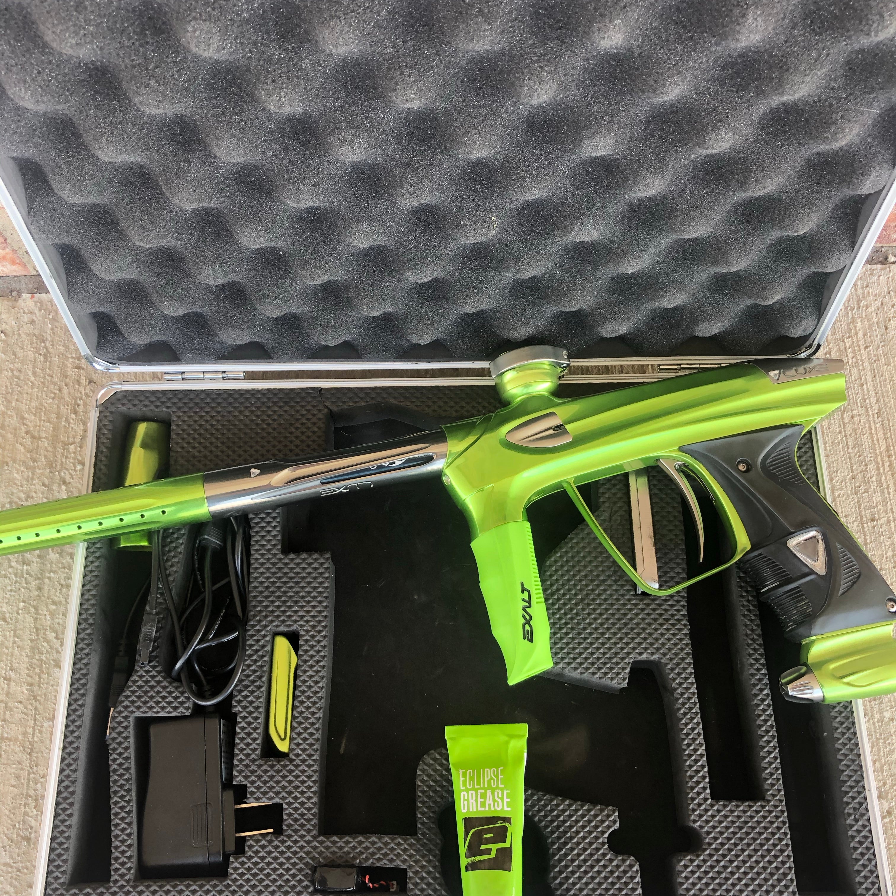 Used DLX Luxe 1.5 Paintball Gun - Gloss Lime/Pewter with 2.0 Core
