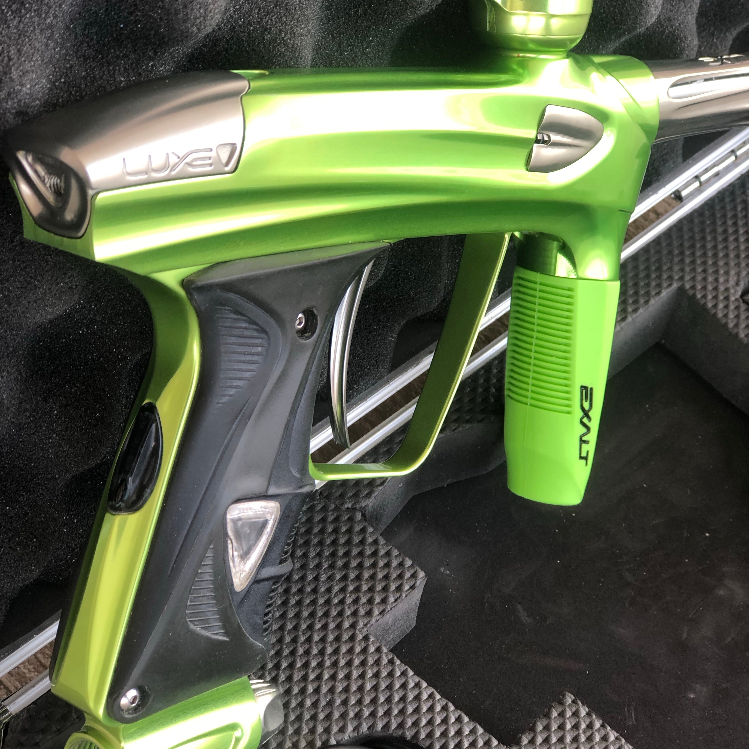 Used DLX Luxe 1.5 Paintball Gun - Gloss Lime/Pewter with 2.0 Core
