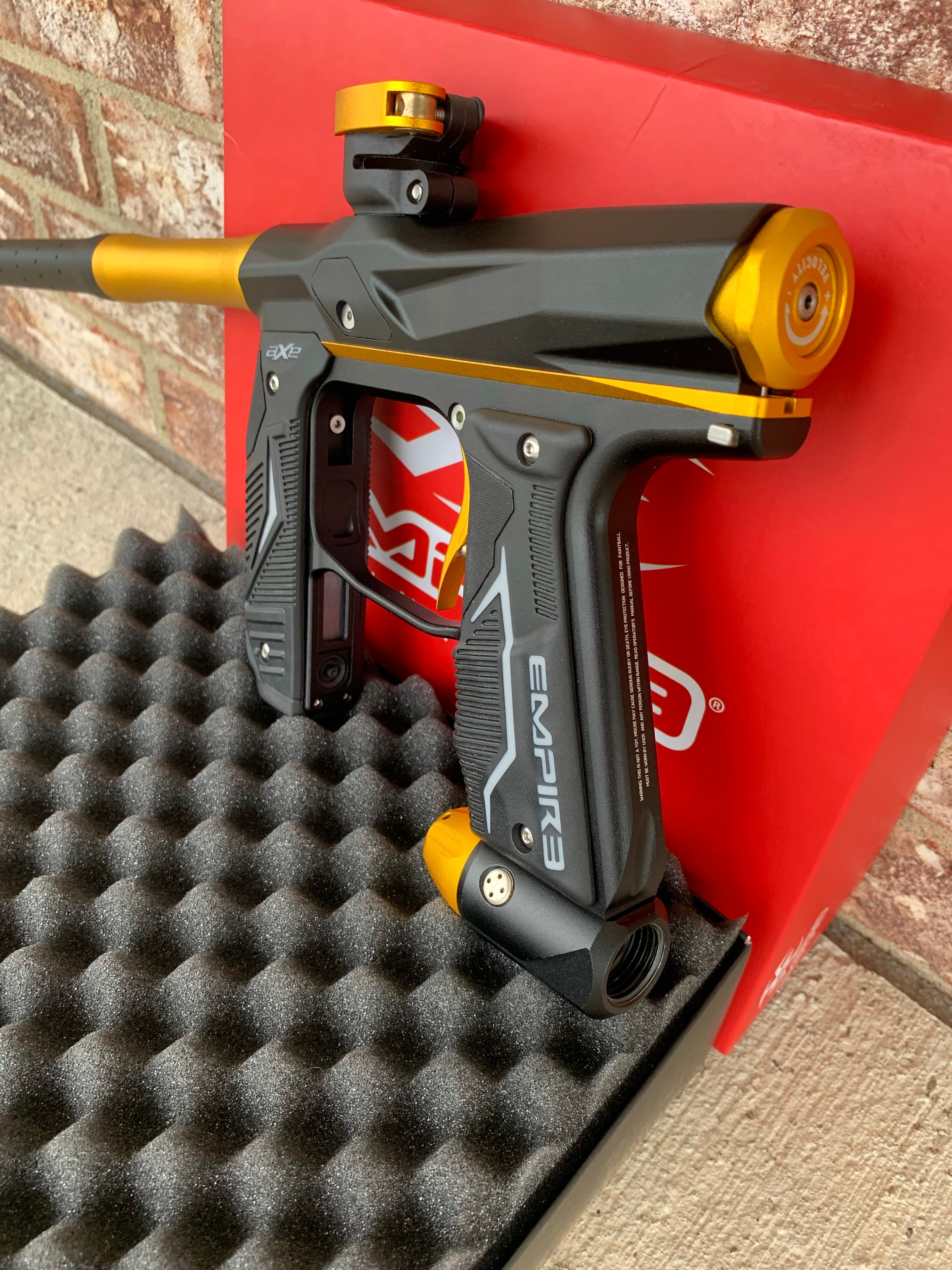 Used Empire Axe 2.0 Paintball Gun - Black / Gold