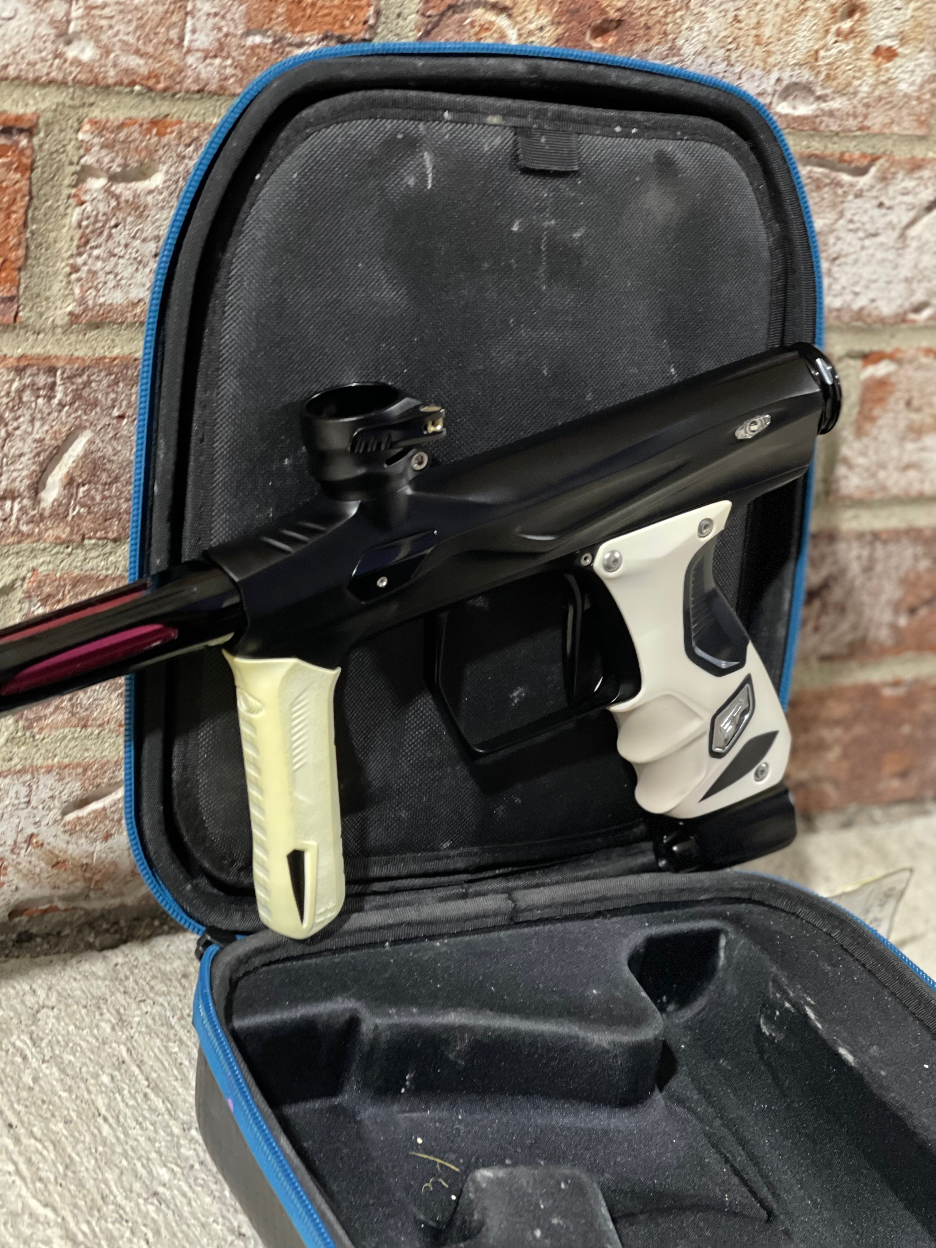 Used Shocker Amp Paintball Gun - Black w/ White Grips