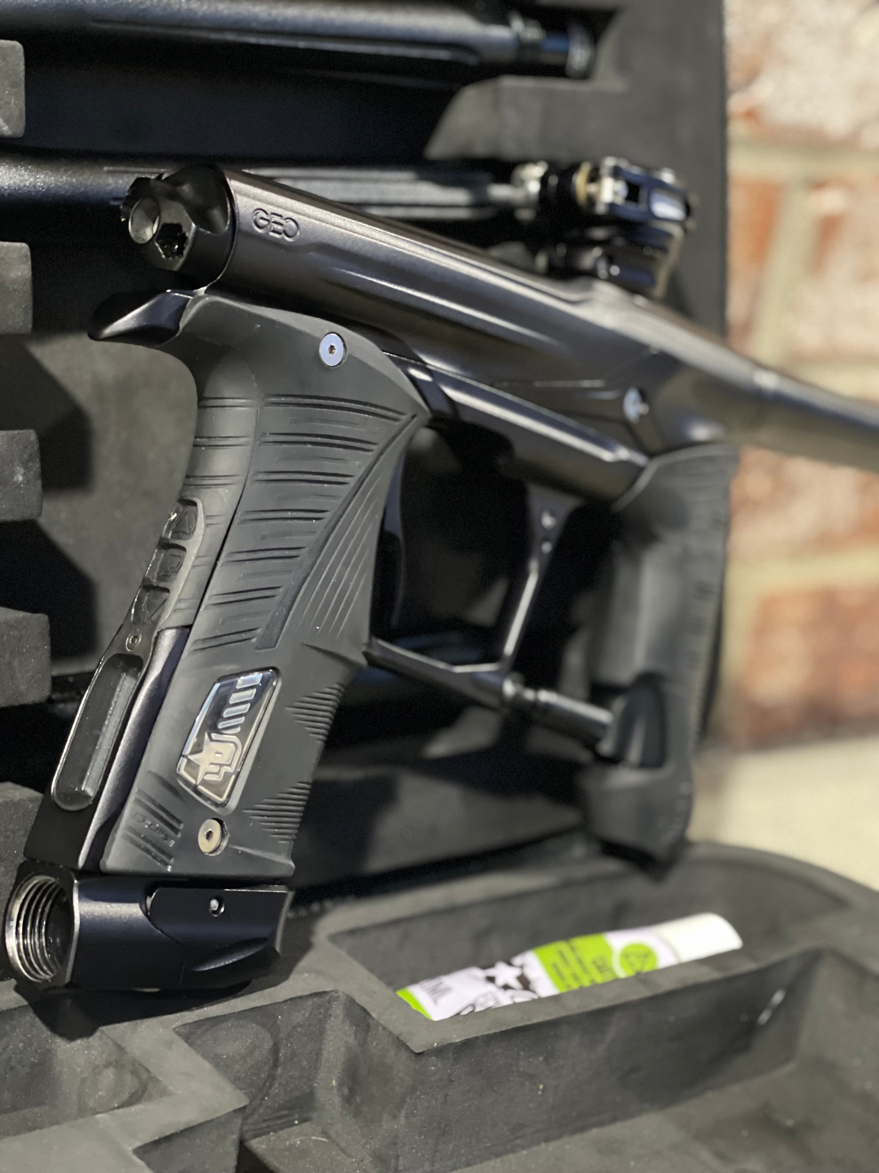 Used Planet Eclipse Geo 3.1 Paintball Gun - Midnight w/ 3 Barrel Back and Extra Barrel Tip