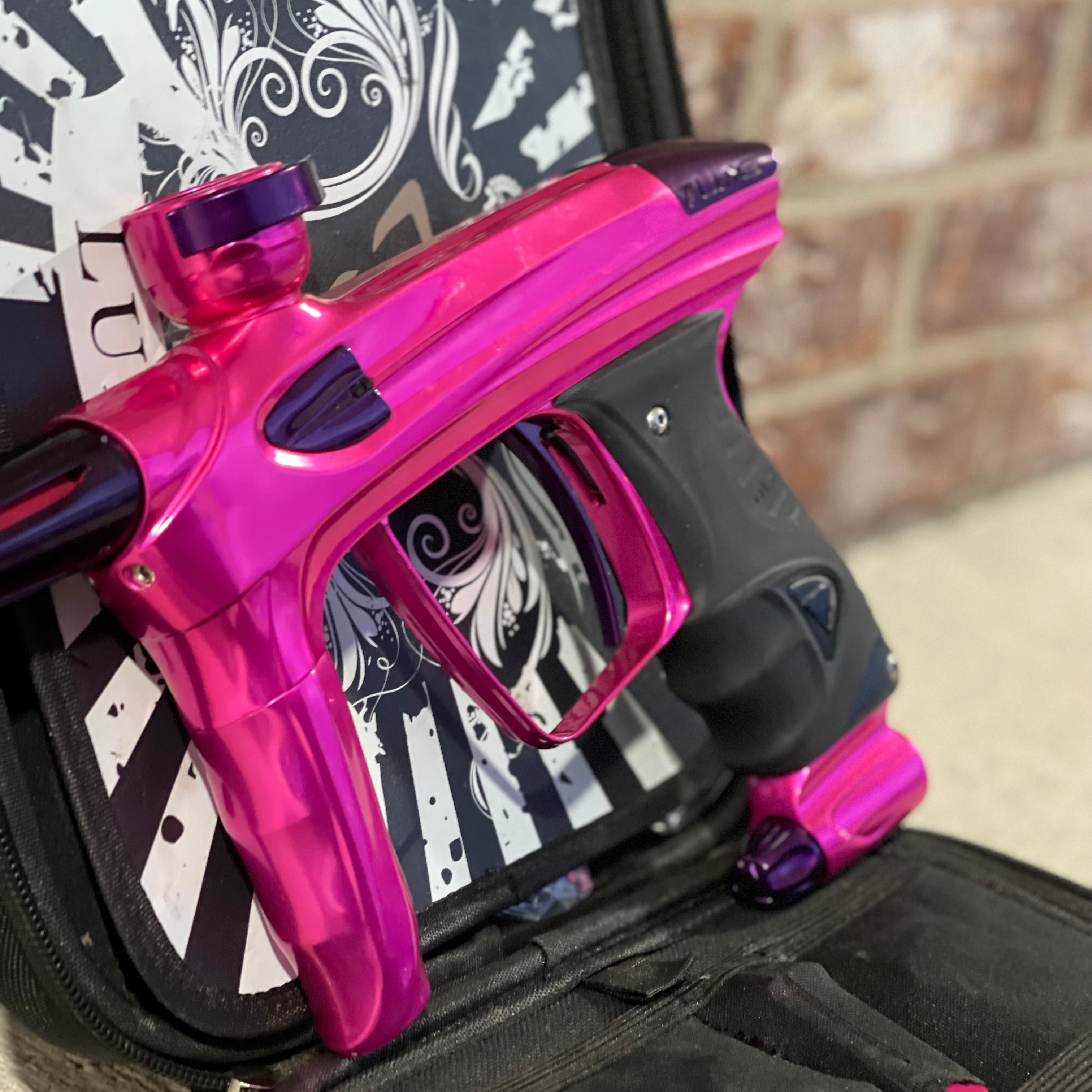 Used DLX Luxe 2.0 Oled Paintball Gun - Pink / Purple